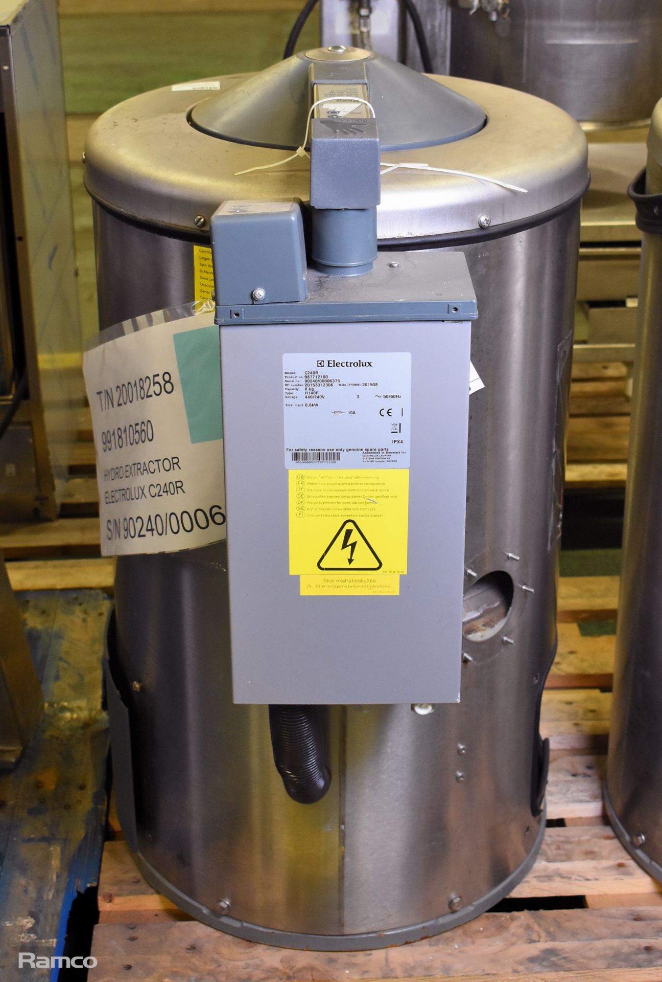 Electrolux C240R 8kg hydro extractor - W 515 x D 660 x H 910mm - MISSING BOTTOM COVER - Image 5 of 6