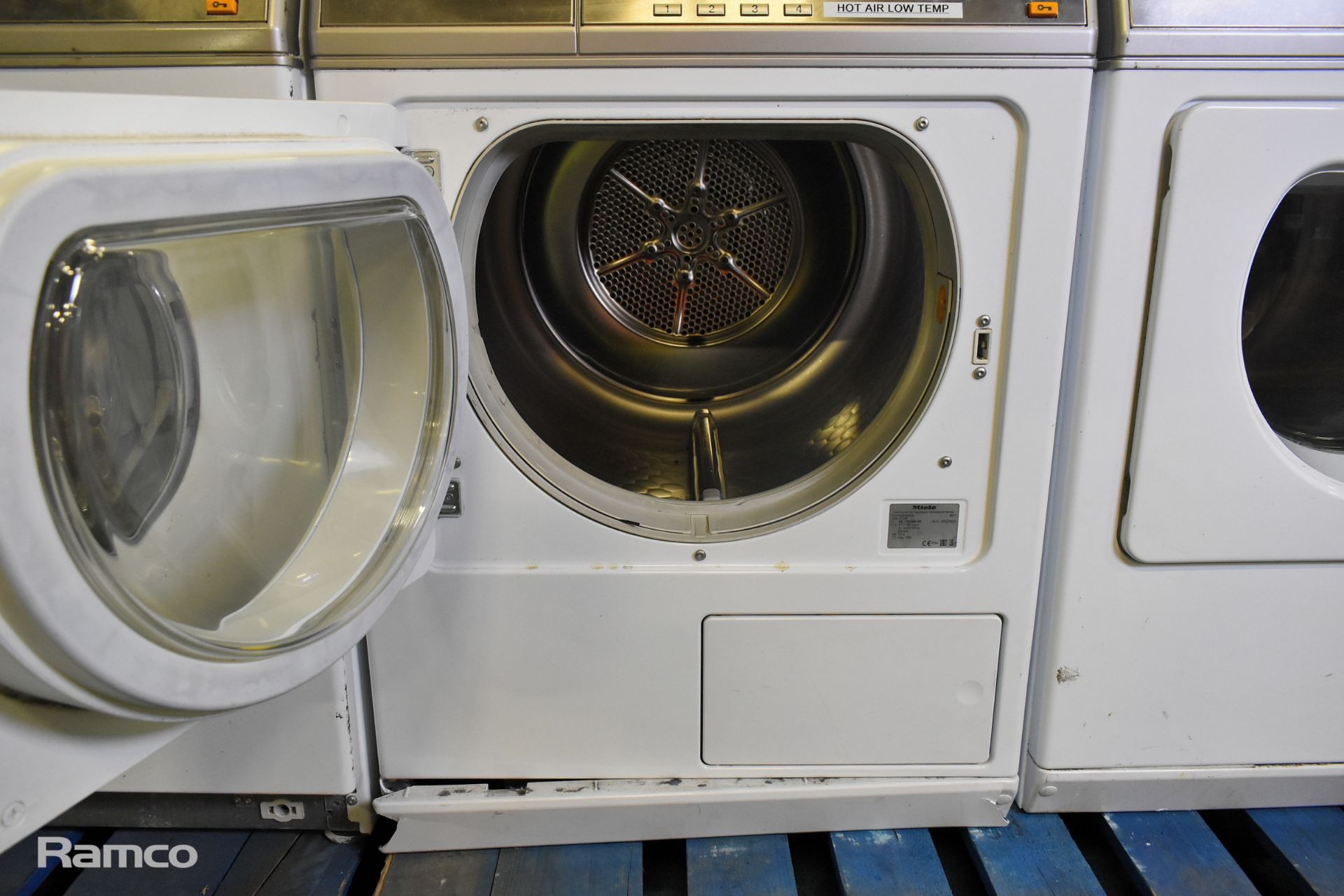 Miele PT 7136 6.5kg vented tumble dryer - W 595 x D 700 x H 850mm - DAMAGED KICK PLATE - Image 3 of 6