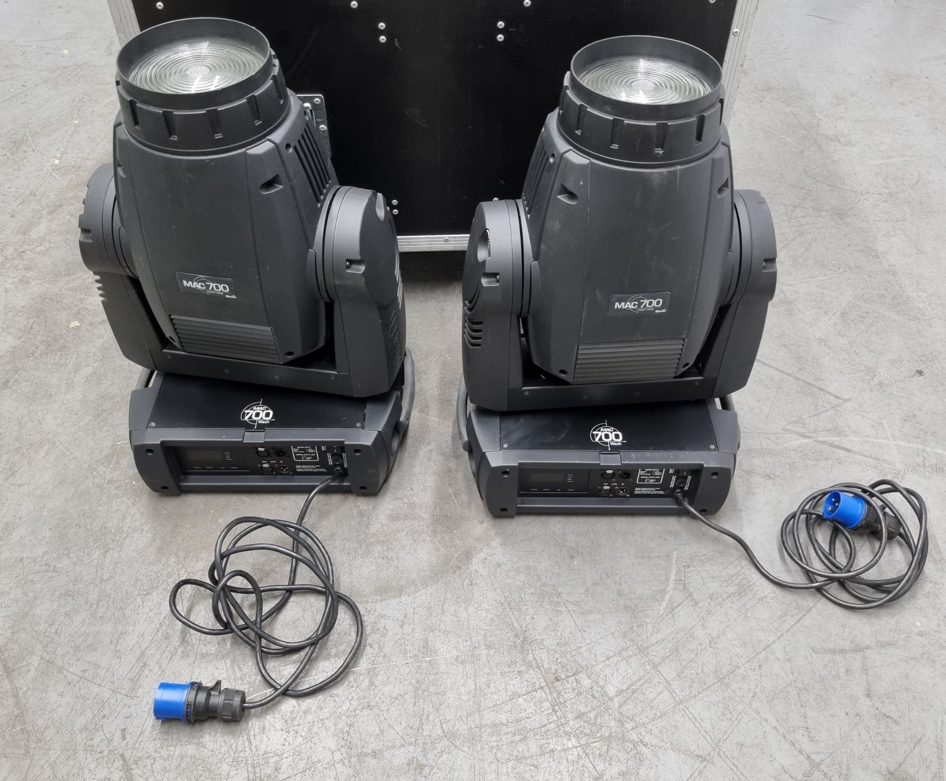 2x Martin MAC 700 Wash moving heads in flight case with Omega brackets, bonds and 16a plugs