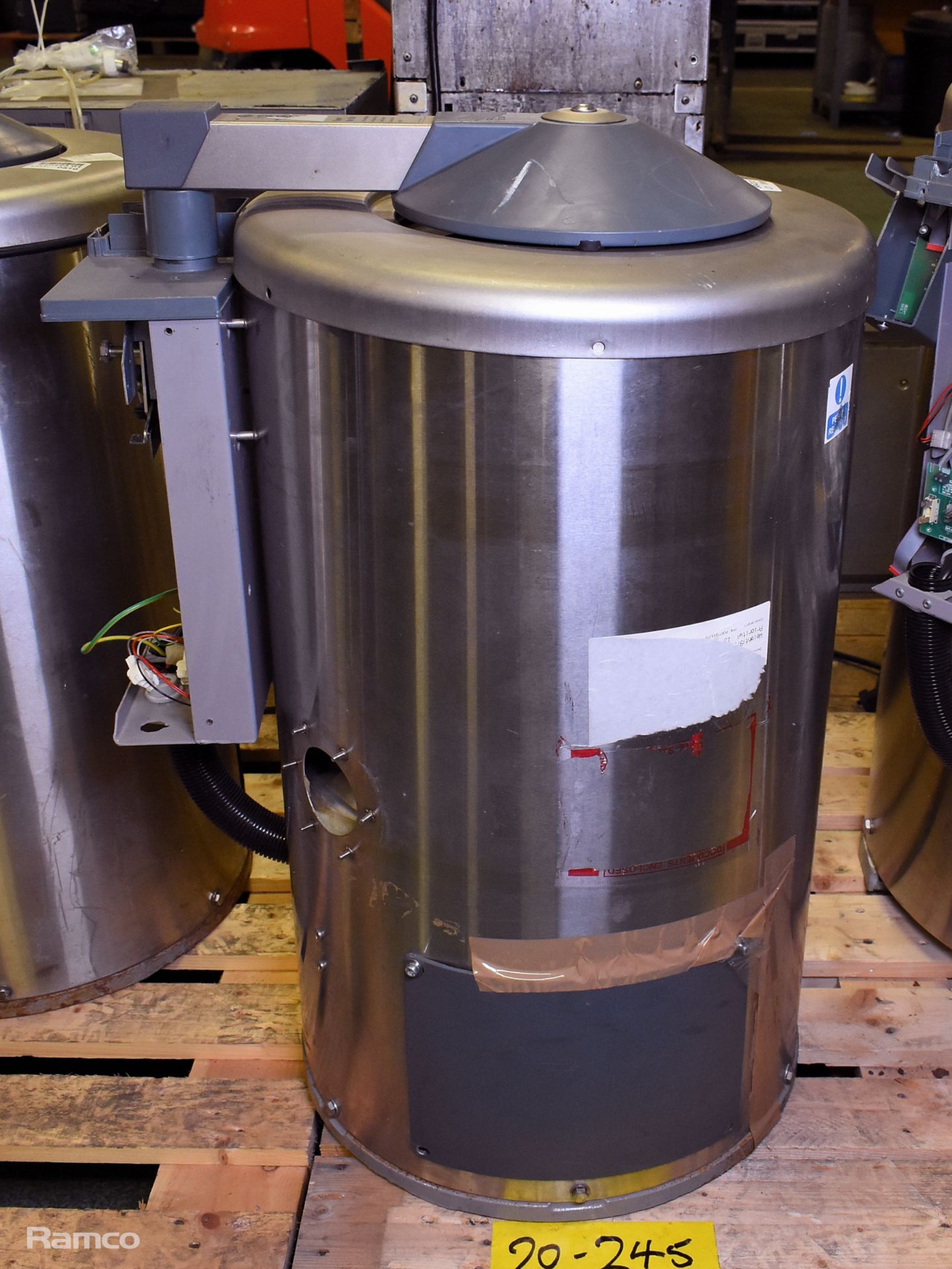 Electrolux C240R 8kg hydro extractor - W 515 x D 660 x H 910mm - MISSING BOTTOM COVER - Image 4 of 7