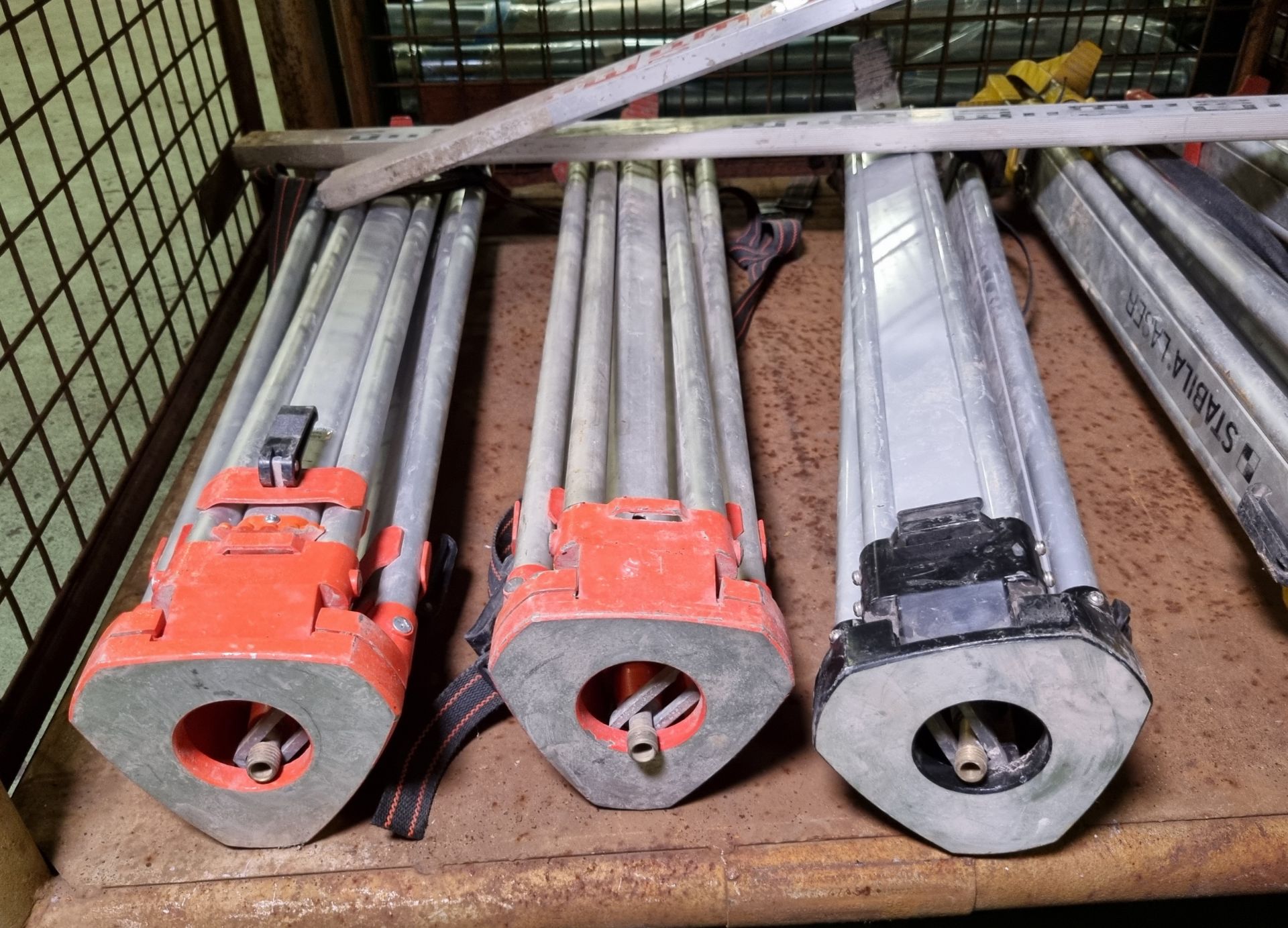 5x Laser construction tripods & 2x telescopic measuring staves - Image 3 of 5