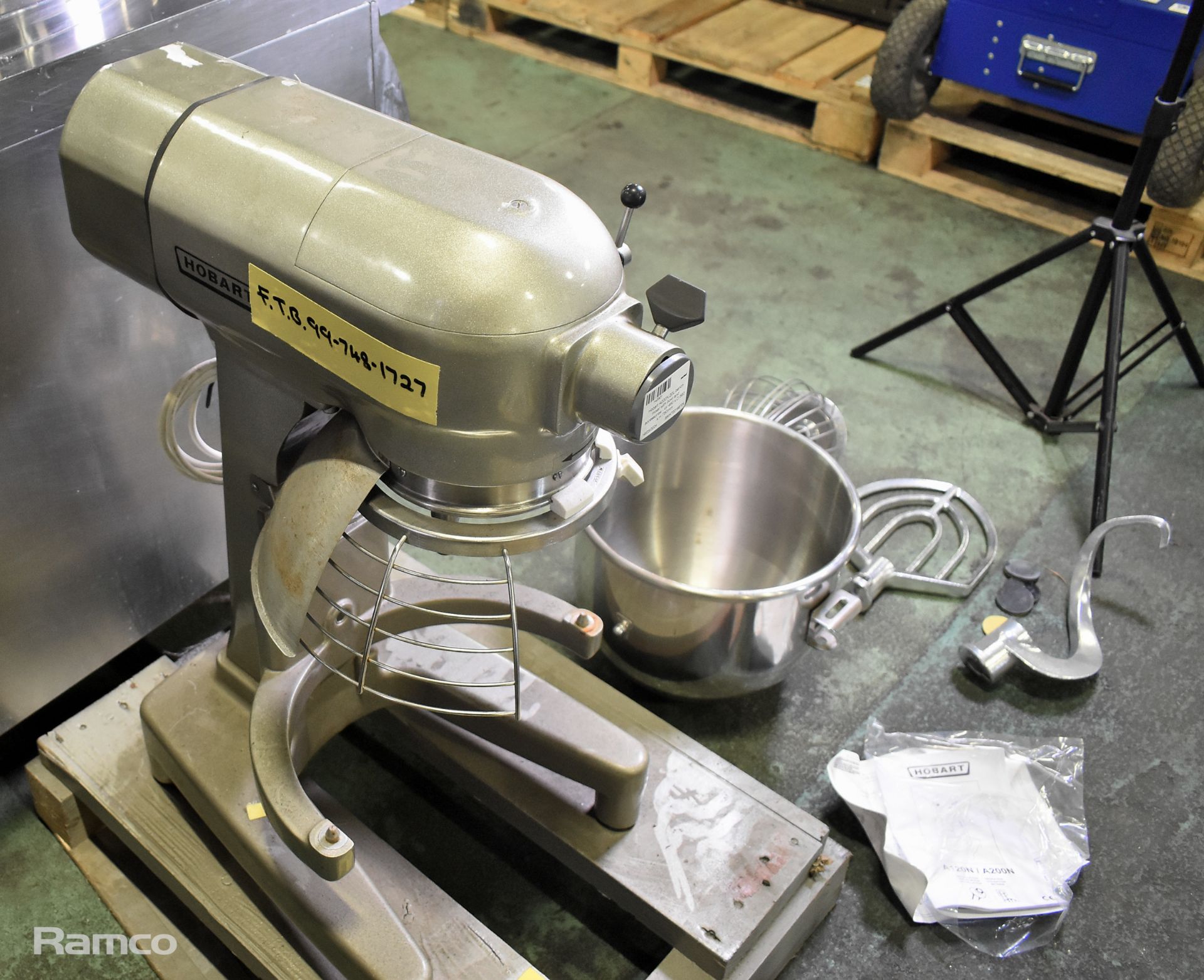 Hobart A200N 20L bench mixer with bowl and accessories - W 460 x D 560 x H 780mm - Image 6 of 8