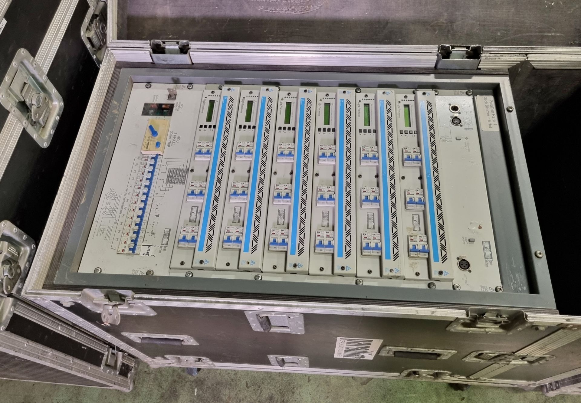 Paradime Qpack 36 channel dimmer + 6 hot rack, soca outputs, 125A 3p input/thru with patch cables - Image 5 of 9