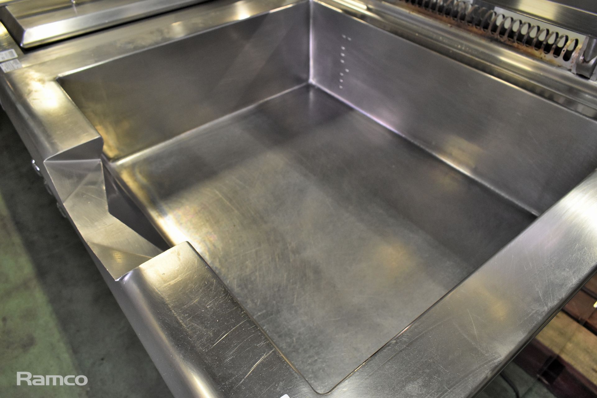 Hobart Bonnet B3A9SA50EBG-20 stainless steel 100L 240V tilting gas bratt pan - W 1000 x D 1030 - Image 4 of 5