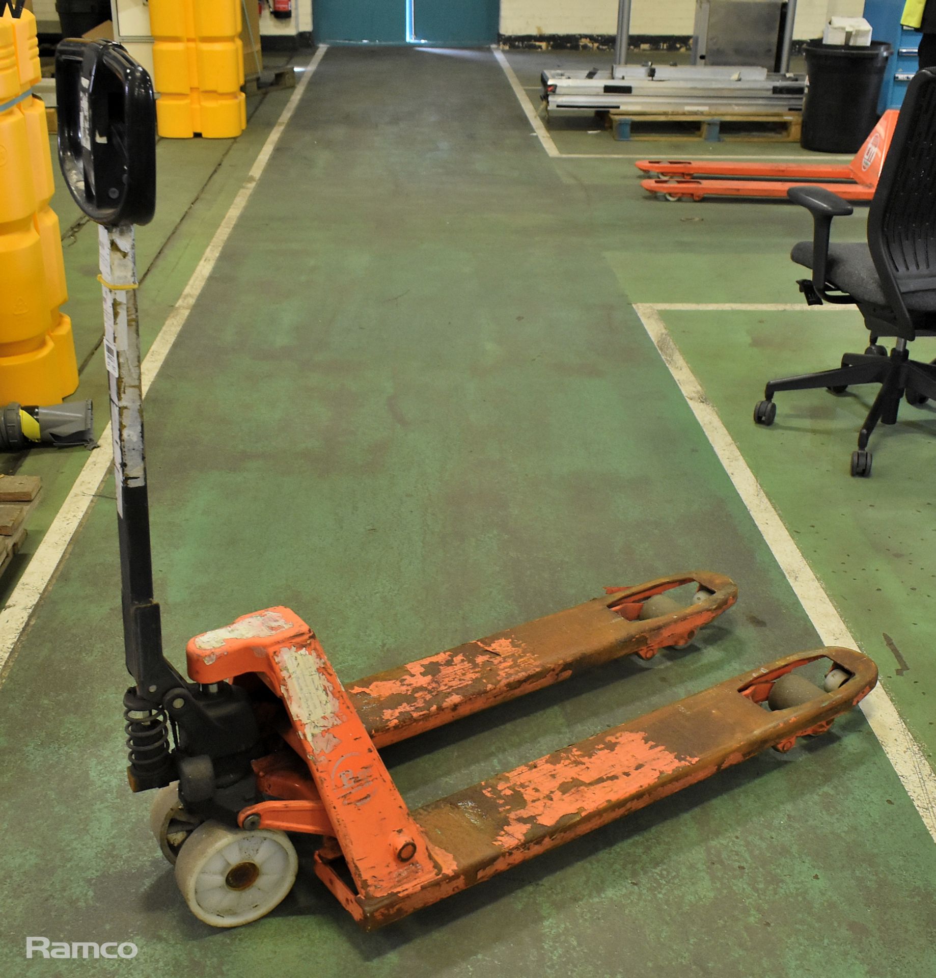 Toyota pedestrian pallet truck 2300Kg capacity - L 1250 x W 520 x H 1250mm