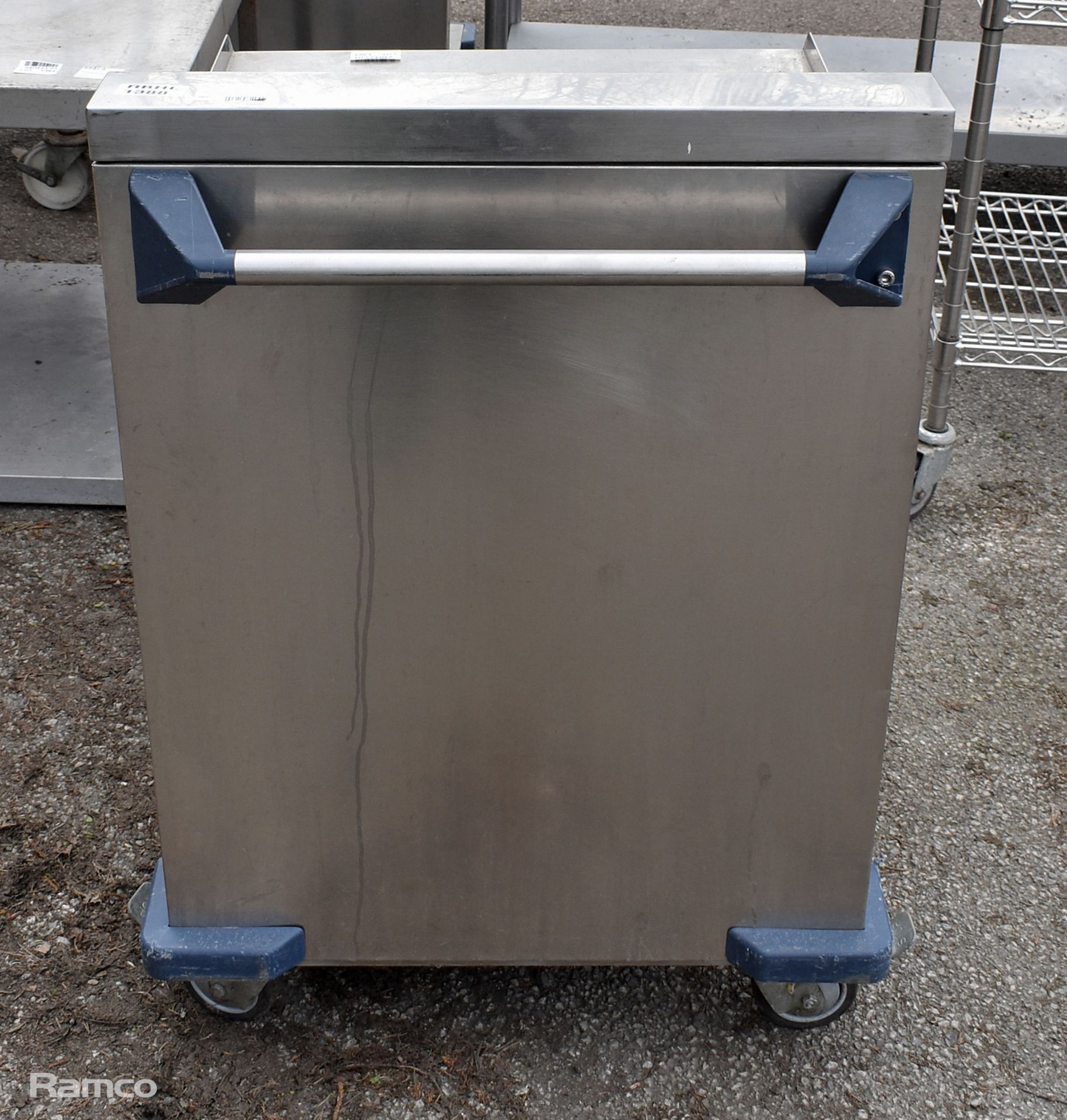 Burlodge stainless steel adjustable self-levelling tray trolley - W 650 x D 770 x H 935mm - Image 3 of 3