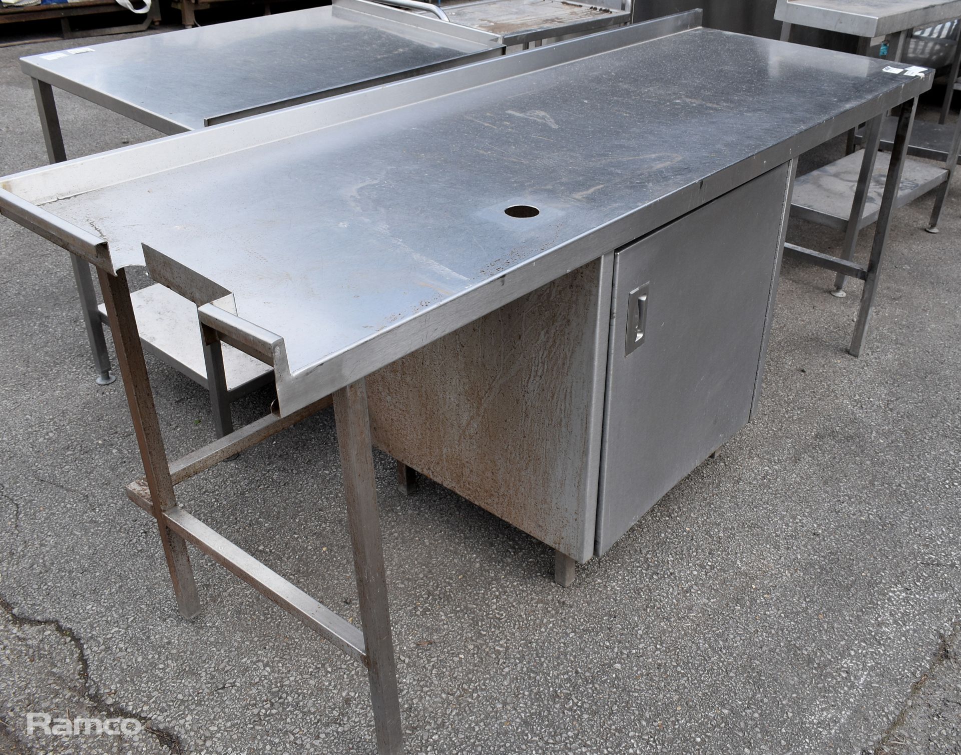 Stainless steel work surface with under counter cupboard - W 2000 x D 700 x H 830mm - Image 2 of 4