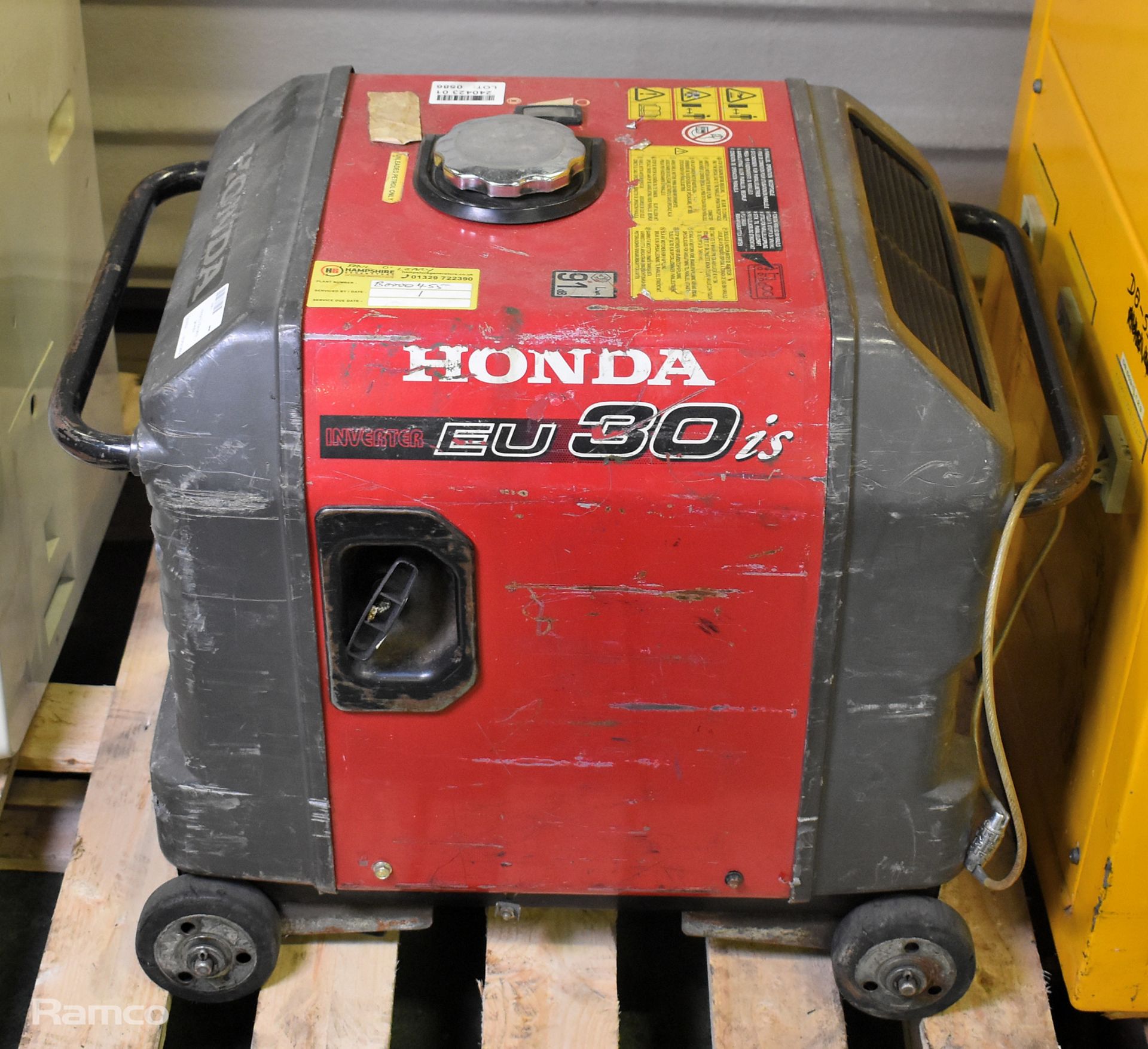 Honda EU 30is petrol generator - Image 6 of 8