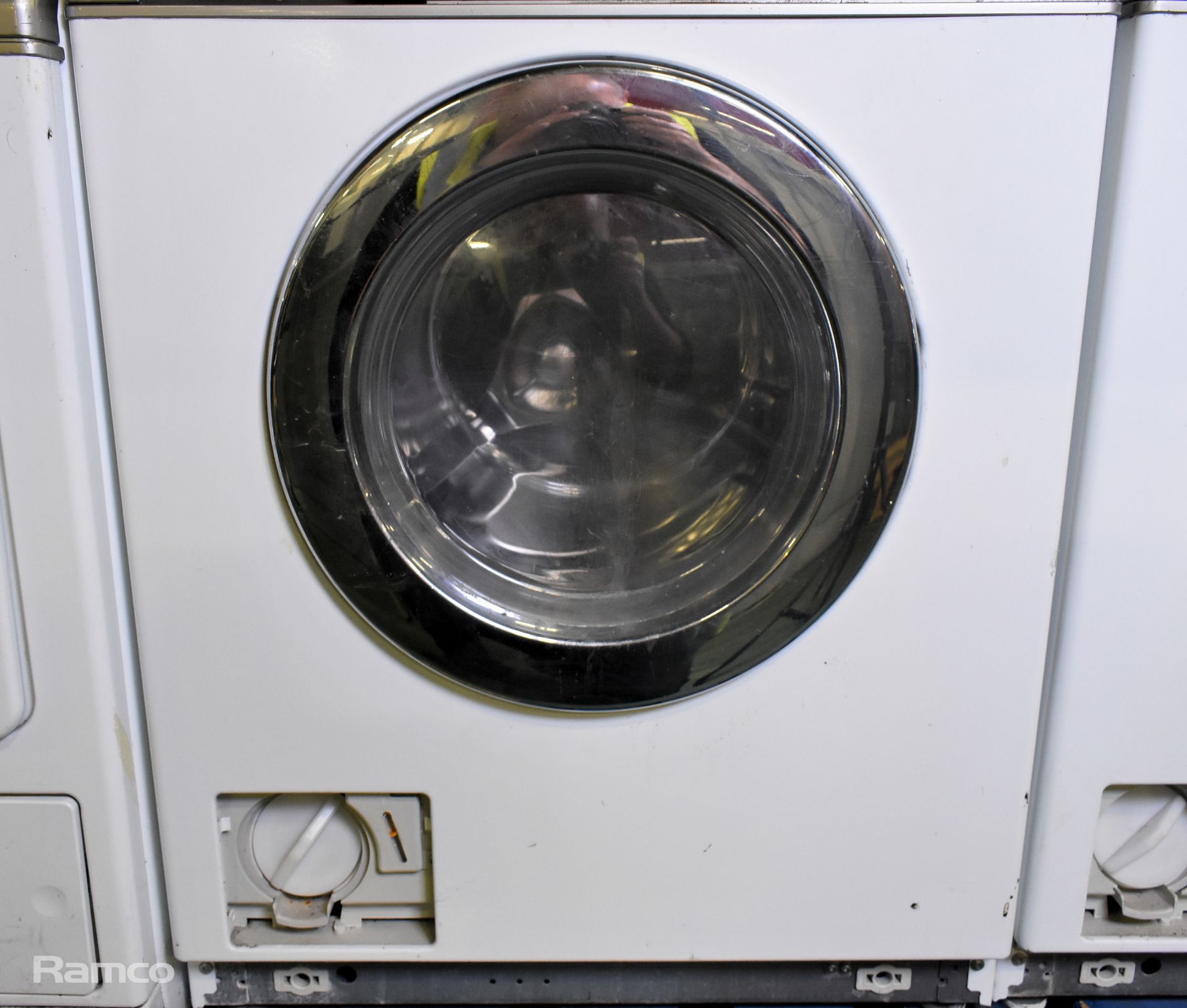 Miele PW 6065 6.5kg washing machine - W 600 x D 730 x H 850mm - MISSING KICK PLATE, DRAIN PUMP - Image 3 of 4