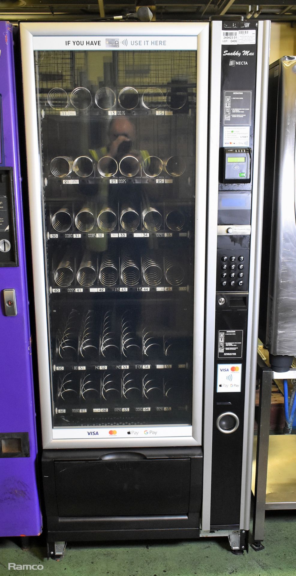 Necta Snakky Max vending machine - (no key) coin & card payment - 230V - 50Hz