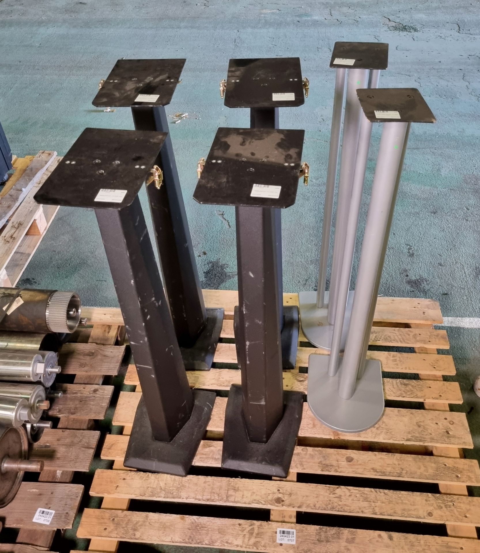 4x Metal podiums - H 1020 mm, 2x Grey metal podiums - H 1020 mm - Image 2 of 4