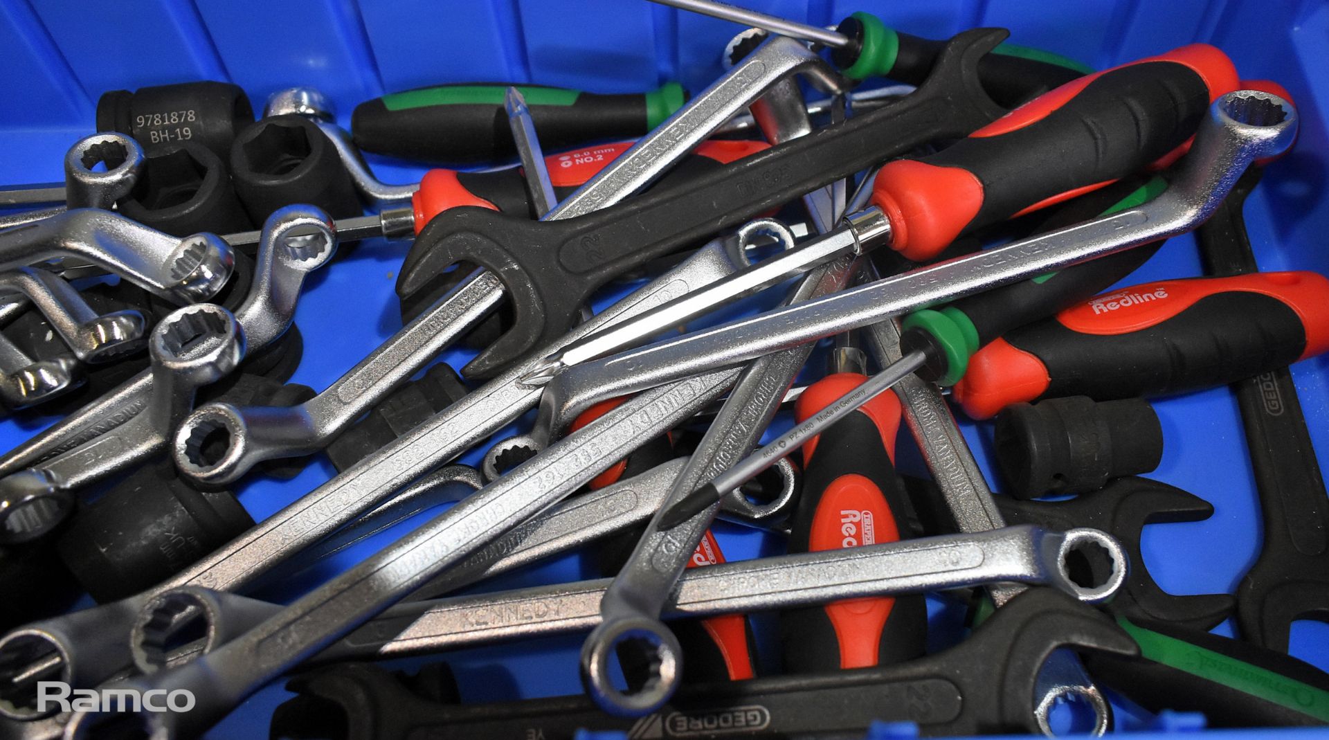 Hand tools - screwdrivers - sockets - screwdriver bits - Image 3 of 3