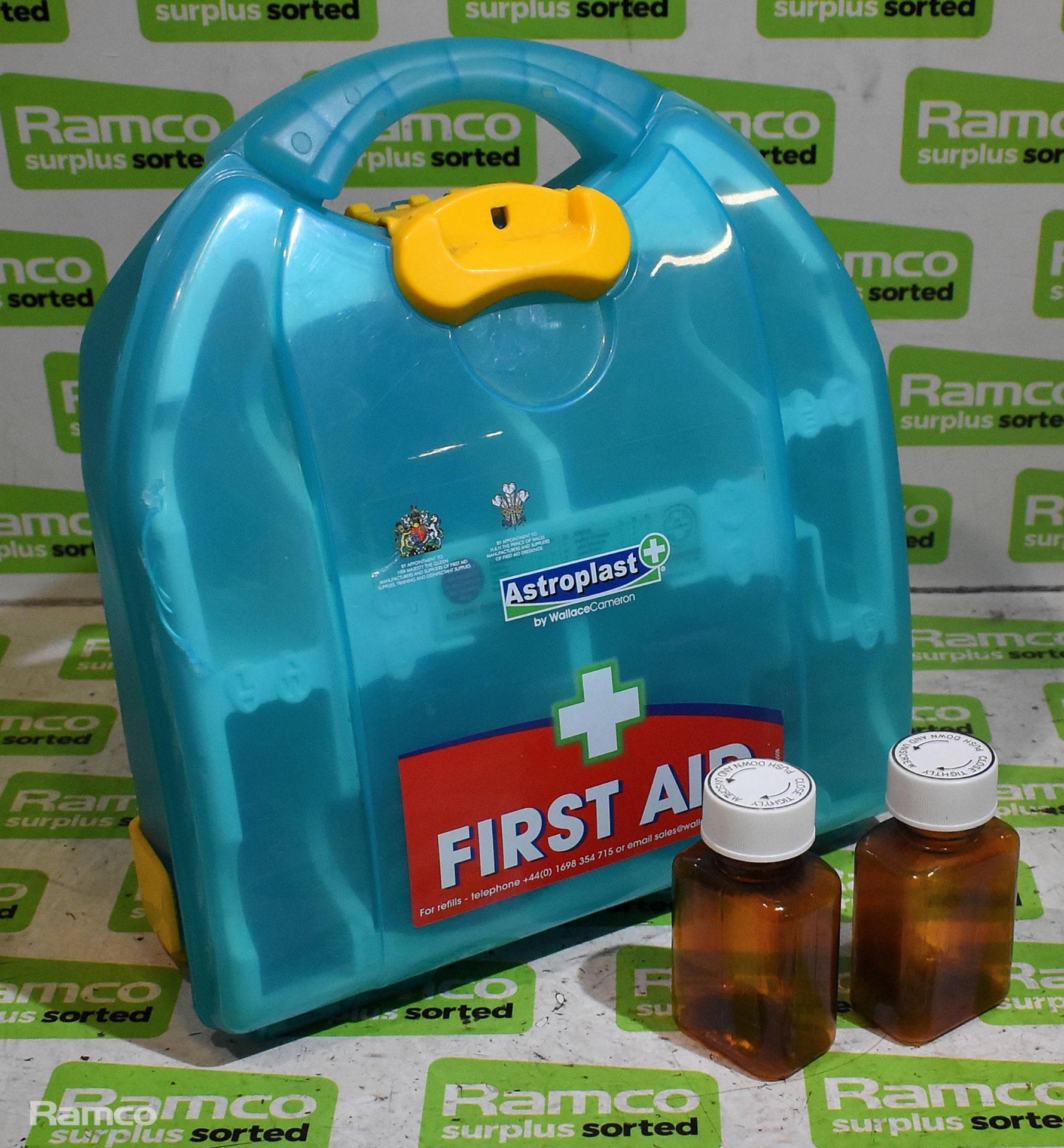 Medical consumables - pill bottles, first aid kits, reservoirs, oxygen masks - Image 5 of 18