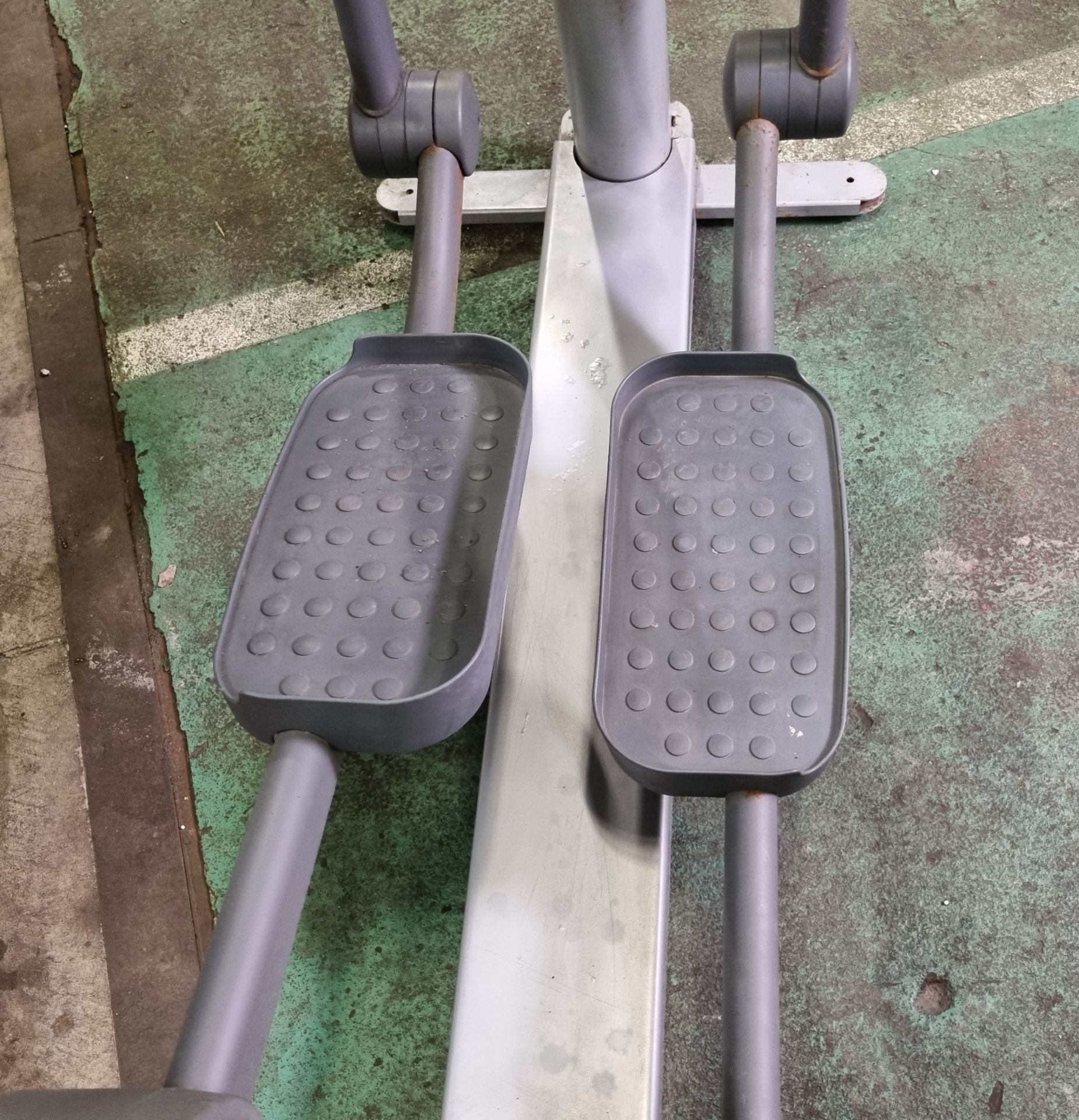 Life Fitness Fit Stride cross trainer - various panels missing - W 210 x D 620 x H 1600 mm - Bild 5 aus 8