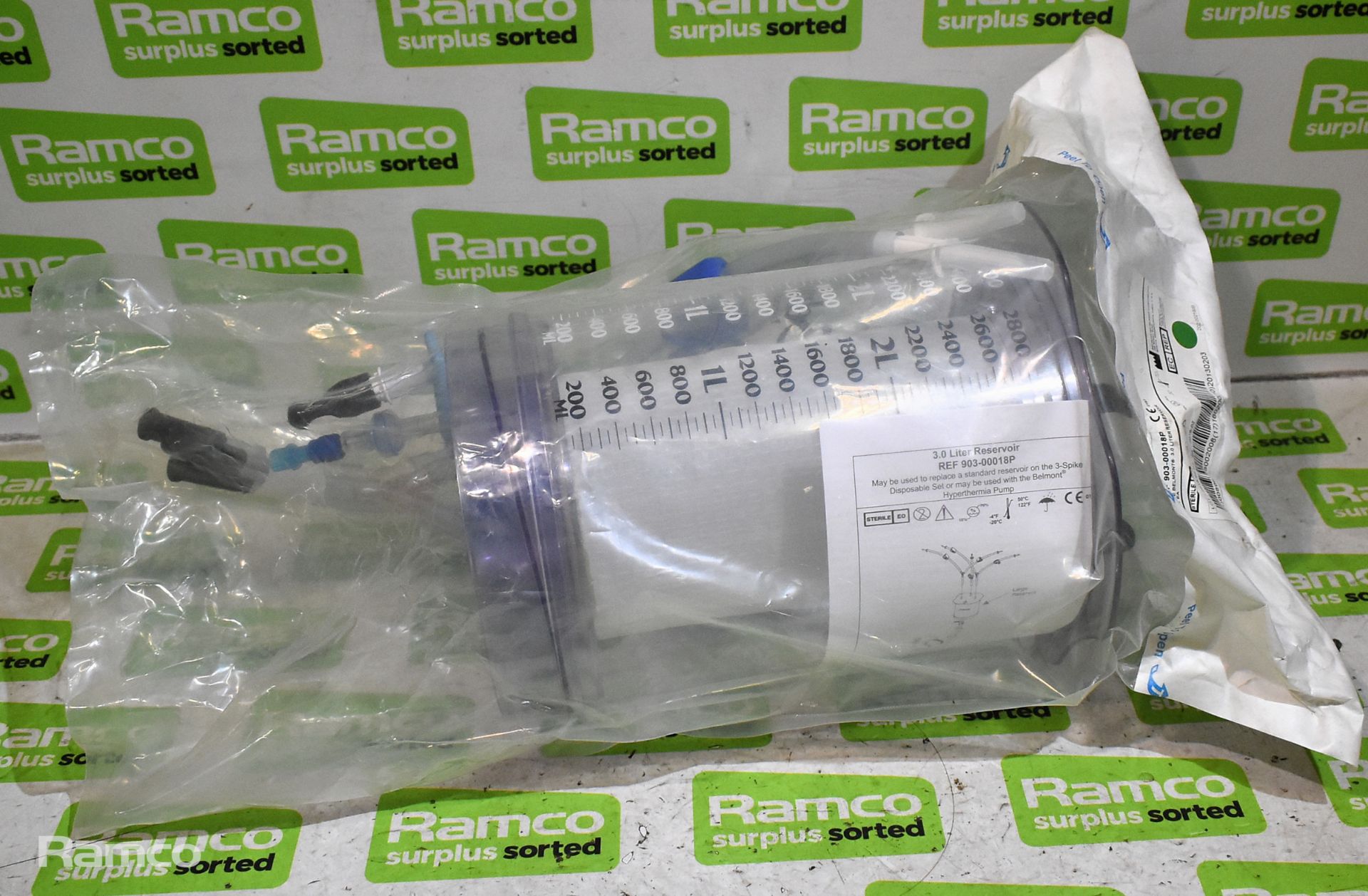 Medical consumables - pill bottles, first aid kits, reservoirs, oxygen masks - Bild 3 aus 18