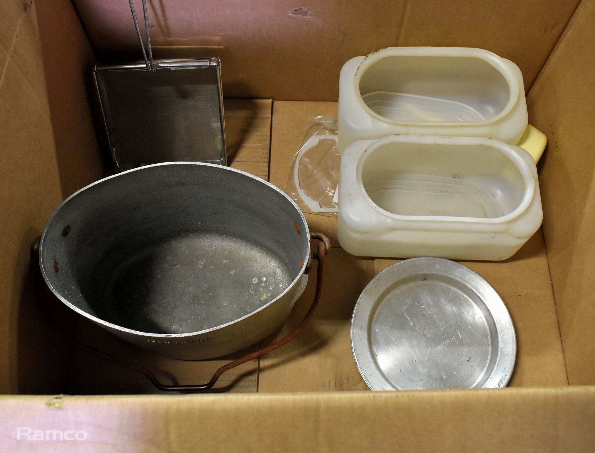 Catering supplies - Pans, baking trays, countertop tin opener, sieve - Image 7 of 7
