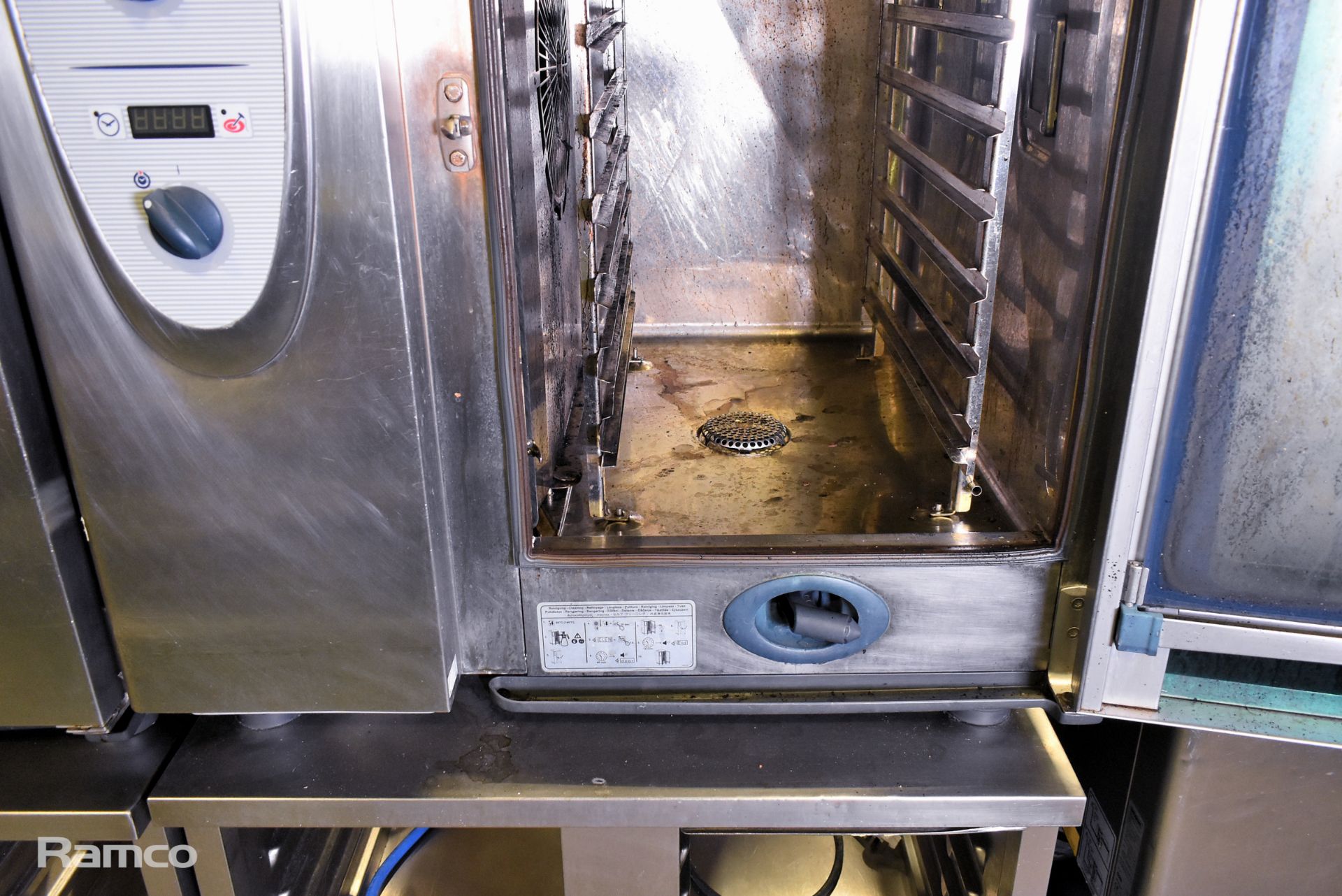 Rational CombiMaster CM 101G stainless steel 10 grid combi oven on stainless steel stand - Image 4 of 10