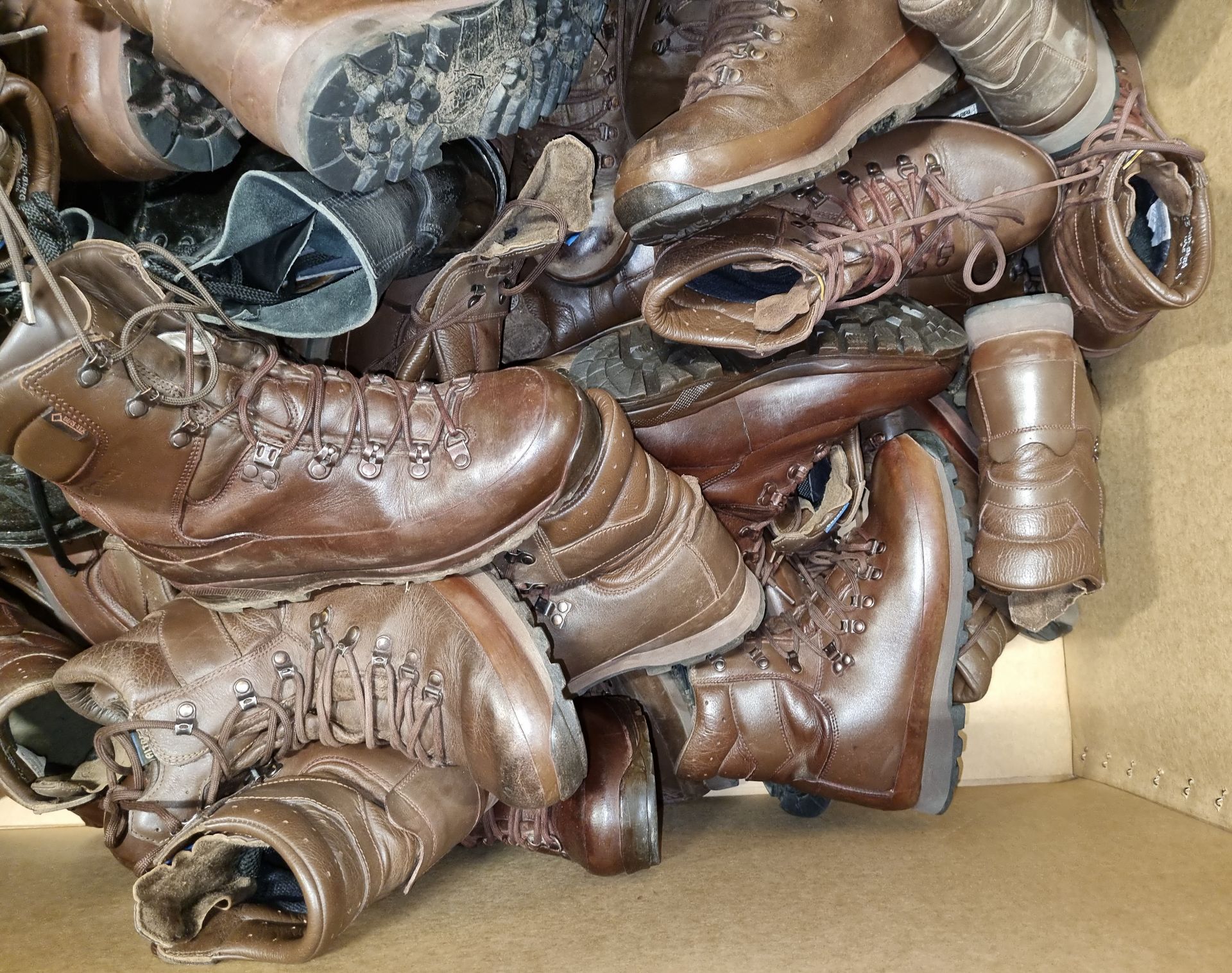 50x pairs of various boots - Magnum Haix YDS - mixed grades and sizes - Image 4 of 5
