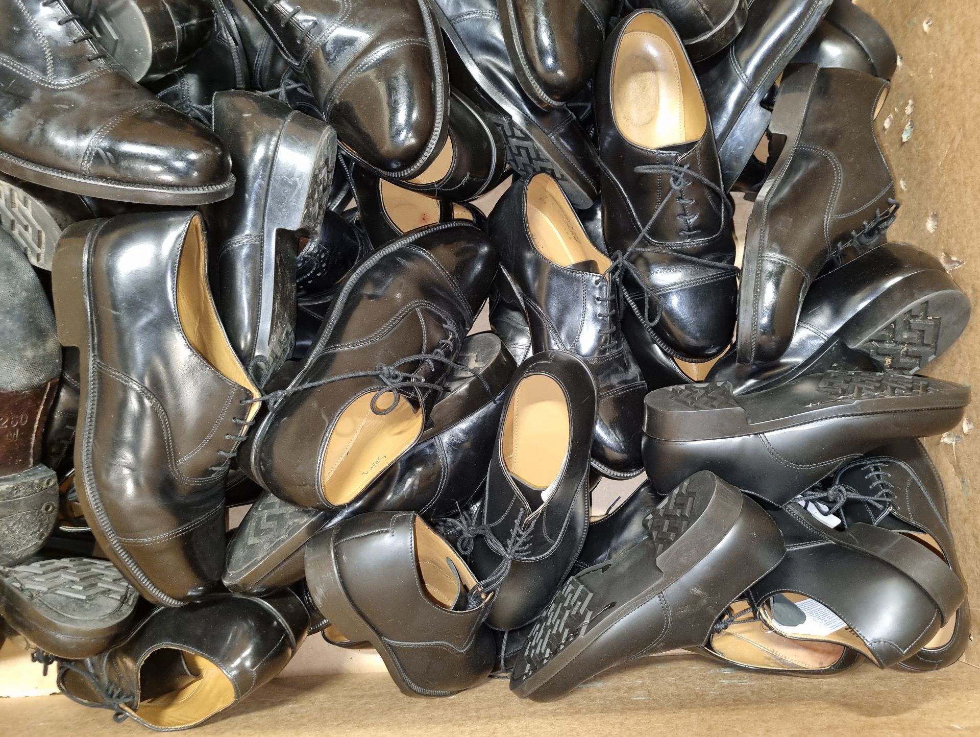 50x pairs of various shoes - different makes & sizes - mixed grades - Image 4 of 5