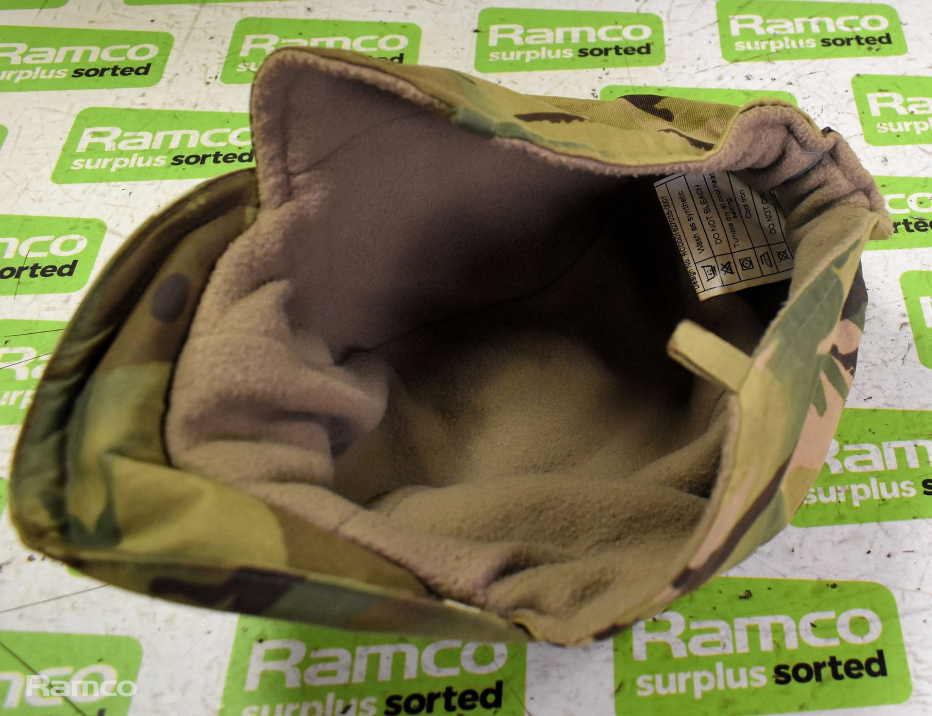 British Army cold weather caps, combat hats, 3L hydration packs - see description for details - Bild 3 aus 13