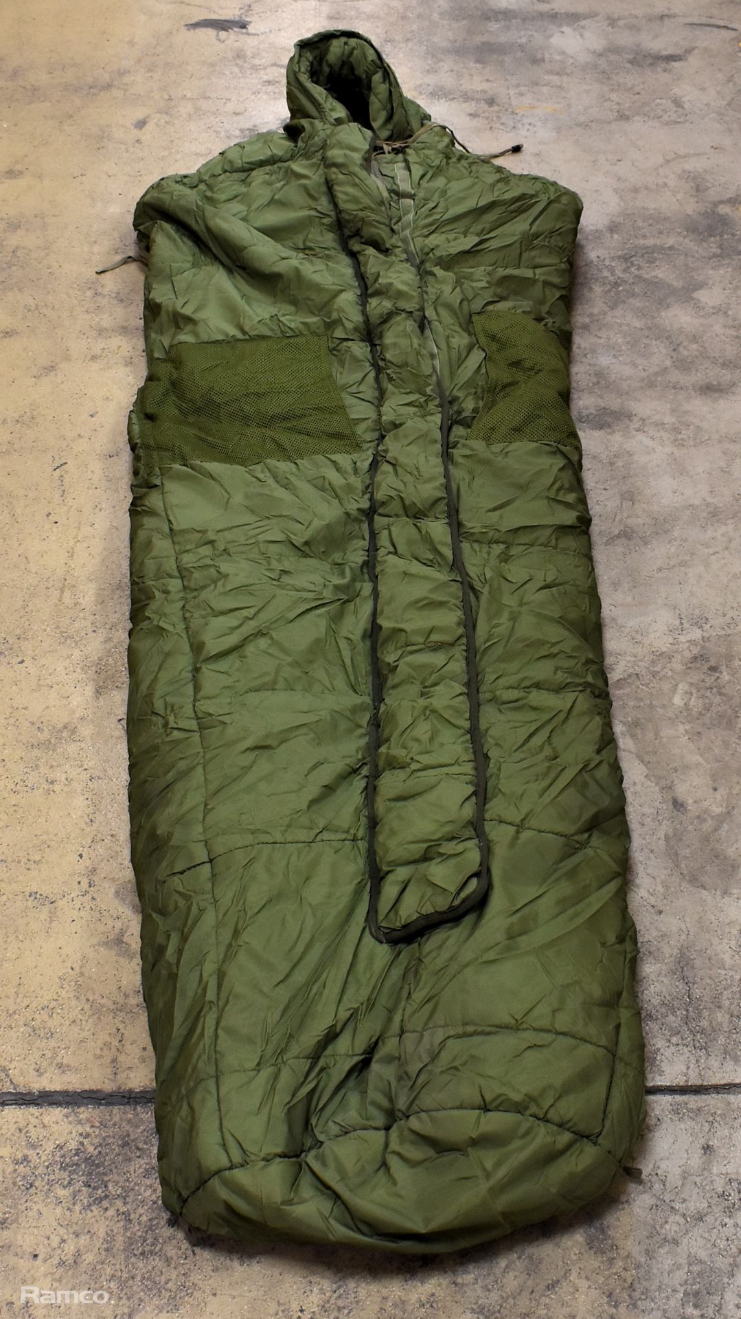 50x Sleeping bags - mixed grades and sizes - Image 2 of 8