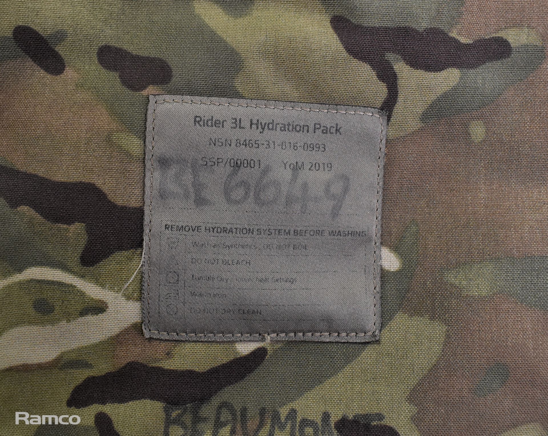 British Army cold weather caps, combat hats, 3L hydration packs - see description for details - Bild 9 aus 13