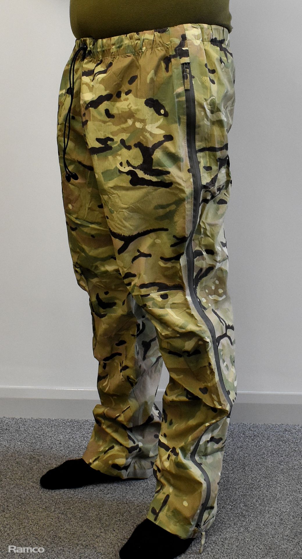 50x British Army MTP waterproof lightweight trousers - mixed grades and sizes - Bild 2 aus 9