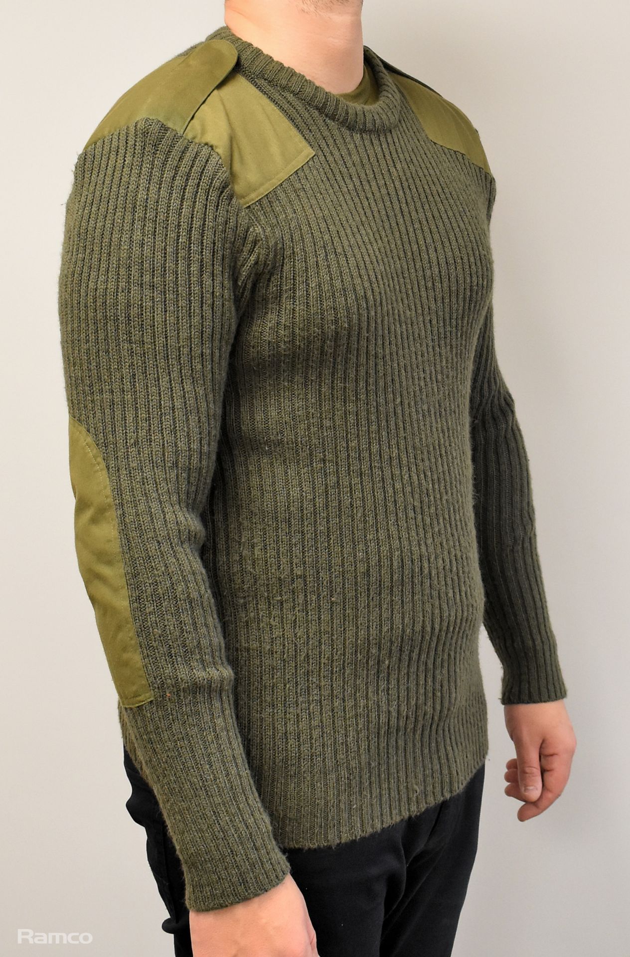 100x British Army wool jerseys - Olive - mixed grades and sizes - Image 4 of 9