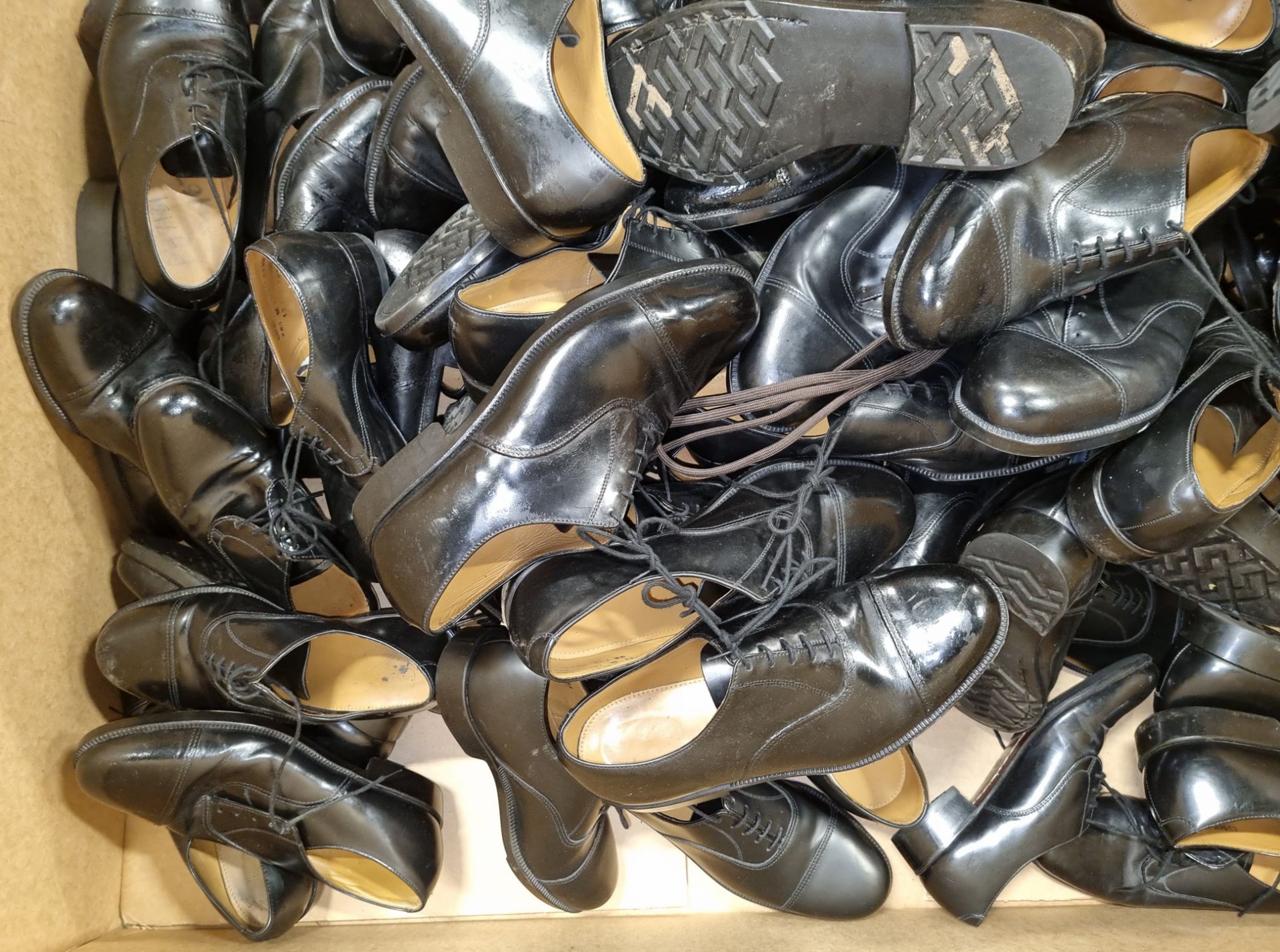 50x pairs of various shoes - different makes & sizes - mixed grades - Image 5 of 5