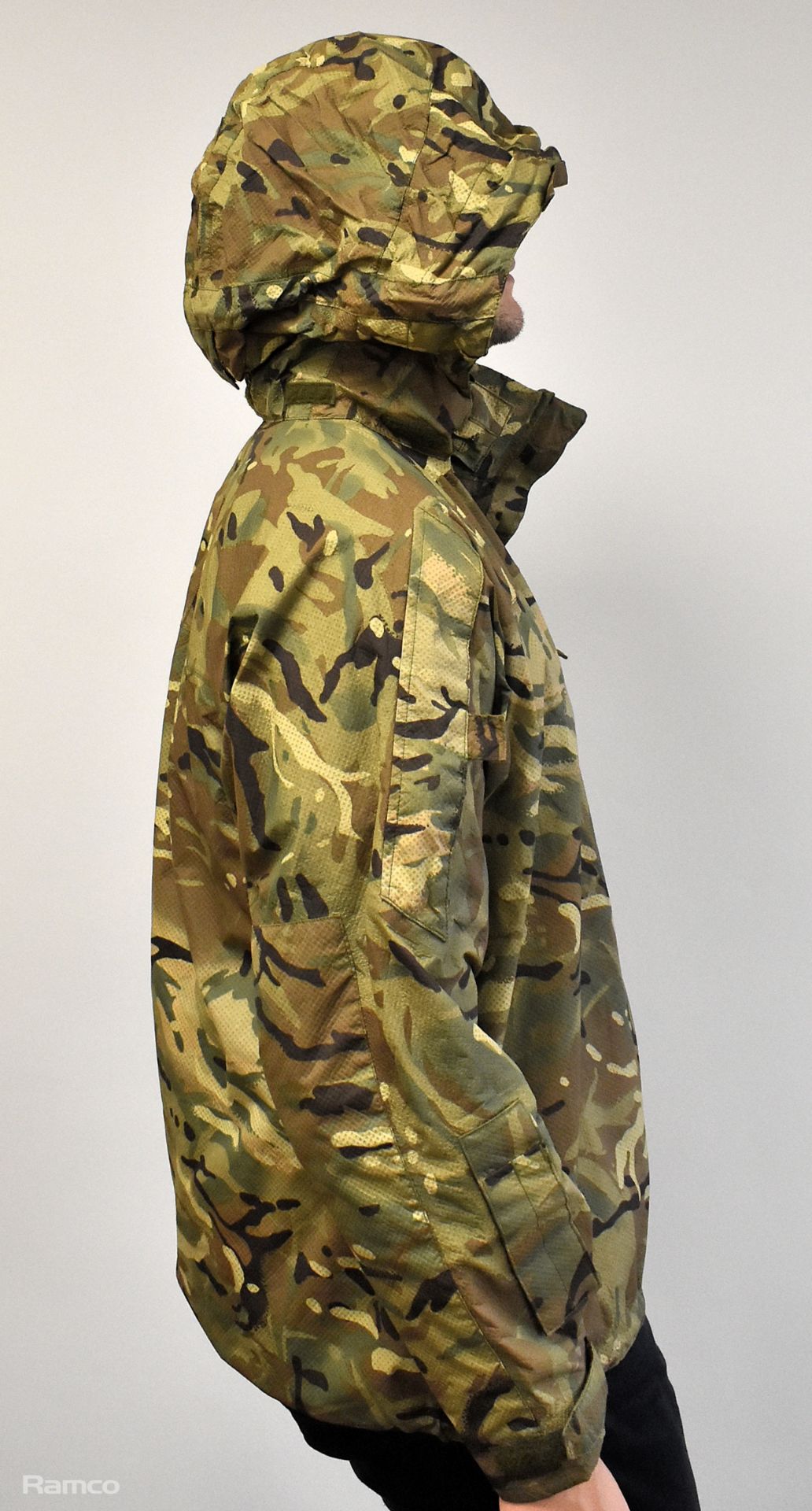 100x British Army MTP waterproof lightweight jackets - mixed grades and sizes - Bild 6 aus 11