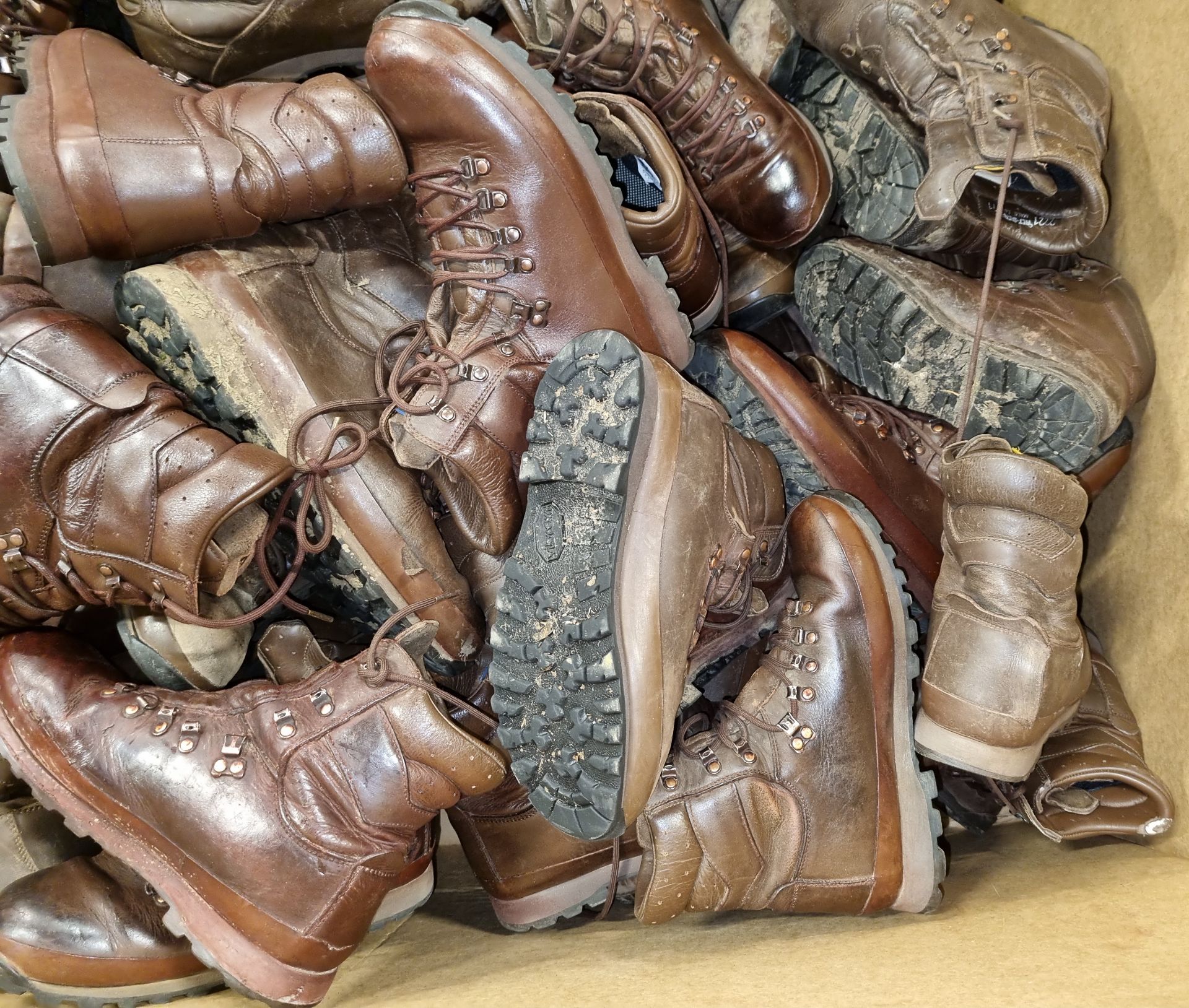 50x pairs of Various boots - Magnum Haix YDS - mixed grades and sizes - Image 4 of 5