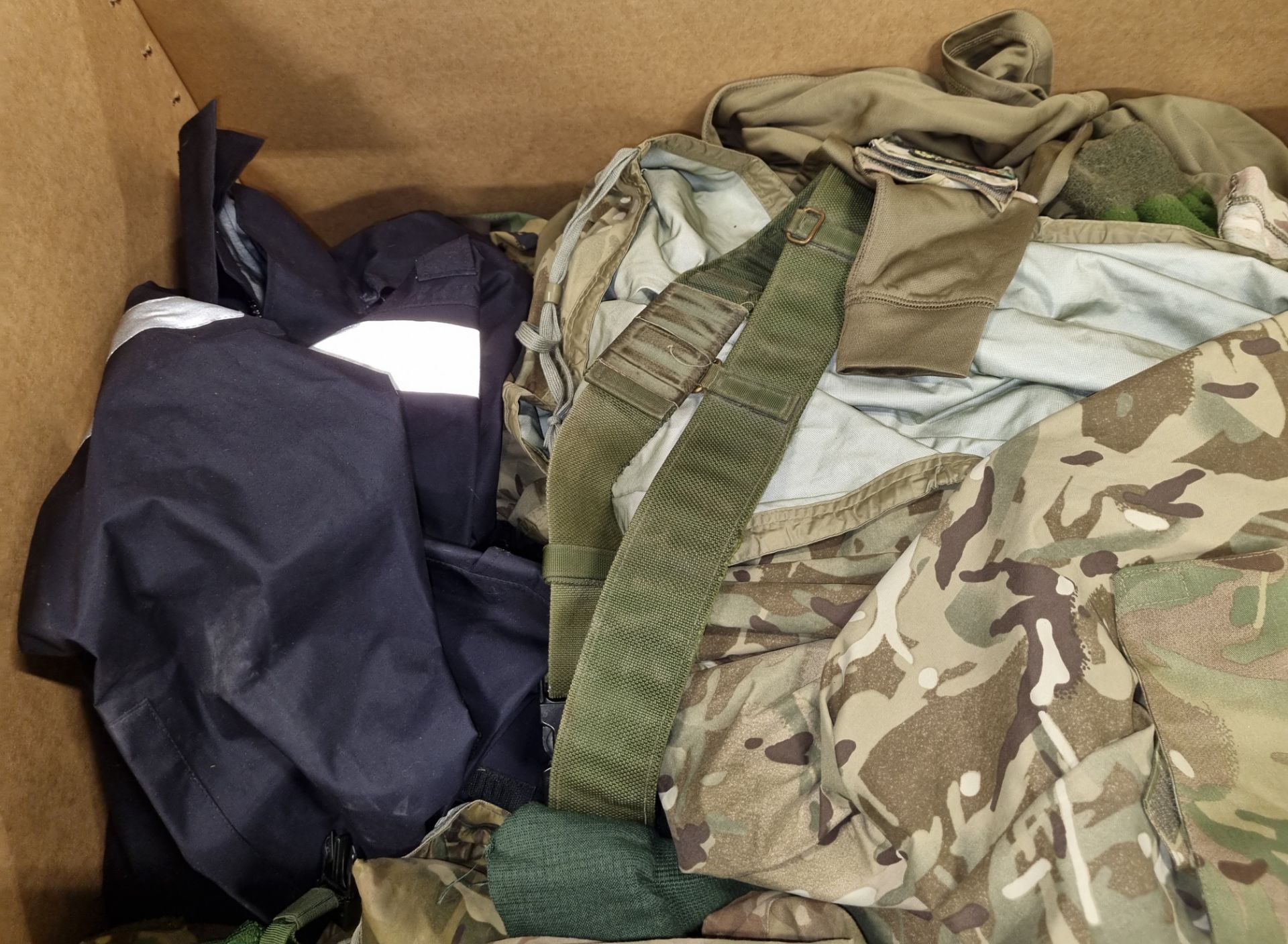 Various types of ex-military clothing - 88kg - Image 3 of 5