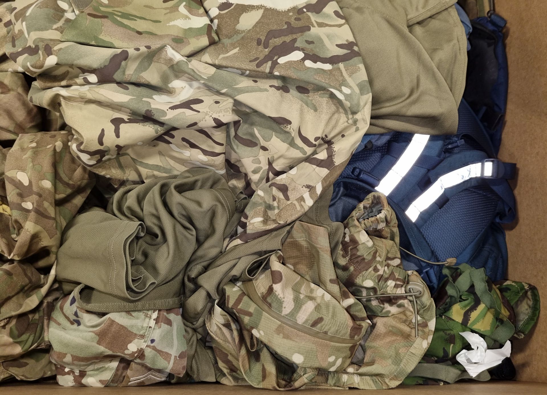 Various types of ex-military clothing - 88kg - Image 5 of 5