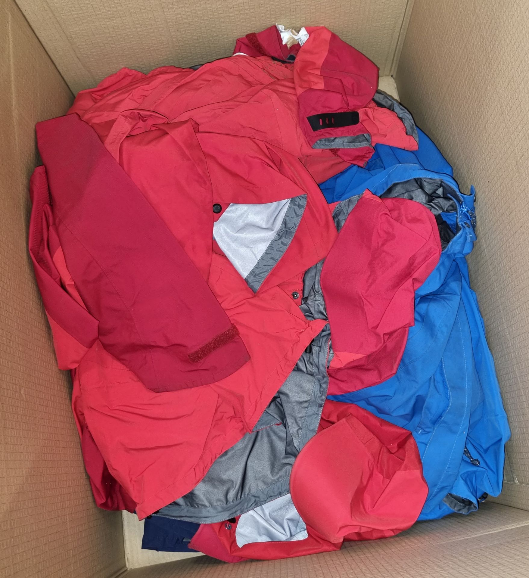 15x Hiking jackets with Gore-tex - Mountain & Rab - mixed grades and sizes - Image 4 of 5