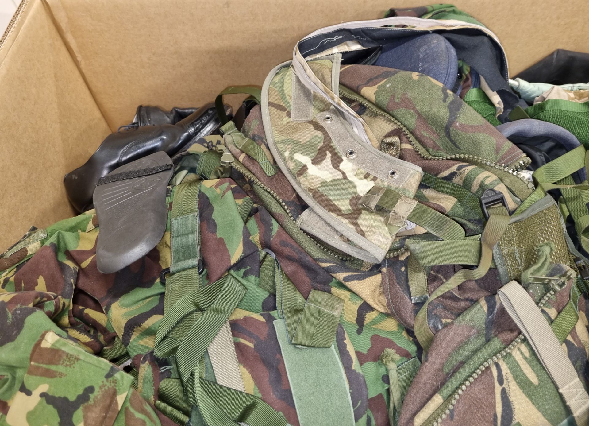 Various types of ex-military clothing - 158kg - Image 3 of 5