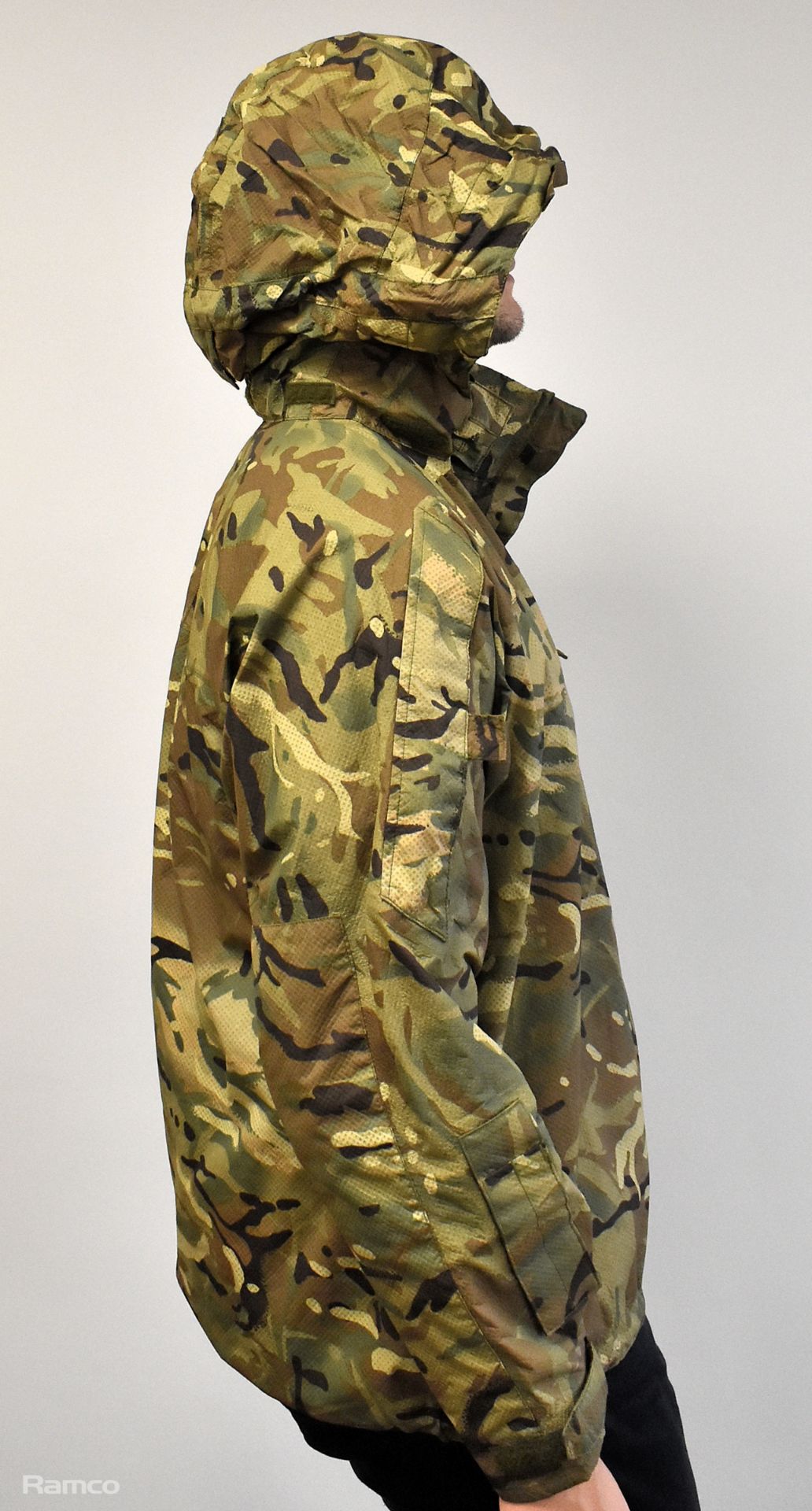 80x British Army MTP waterproof lightweight jackets - mixed grades and sizes - Bild 6 aus 11