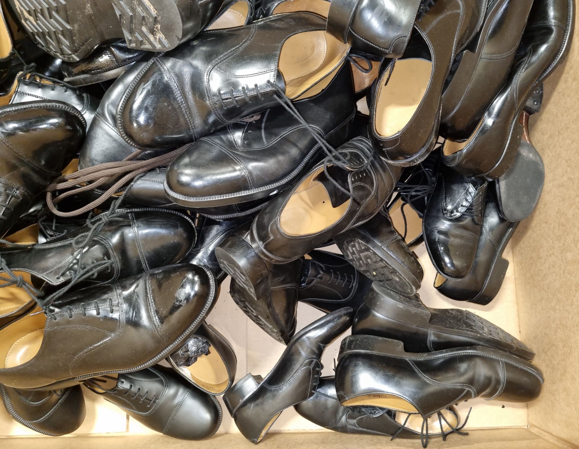 50x pairs of various shoes - different makes & sizes - mixed grades - Image 4 of 5