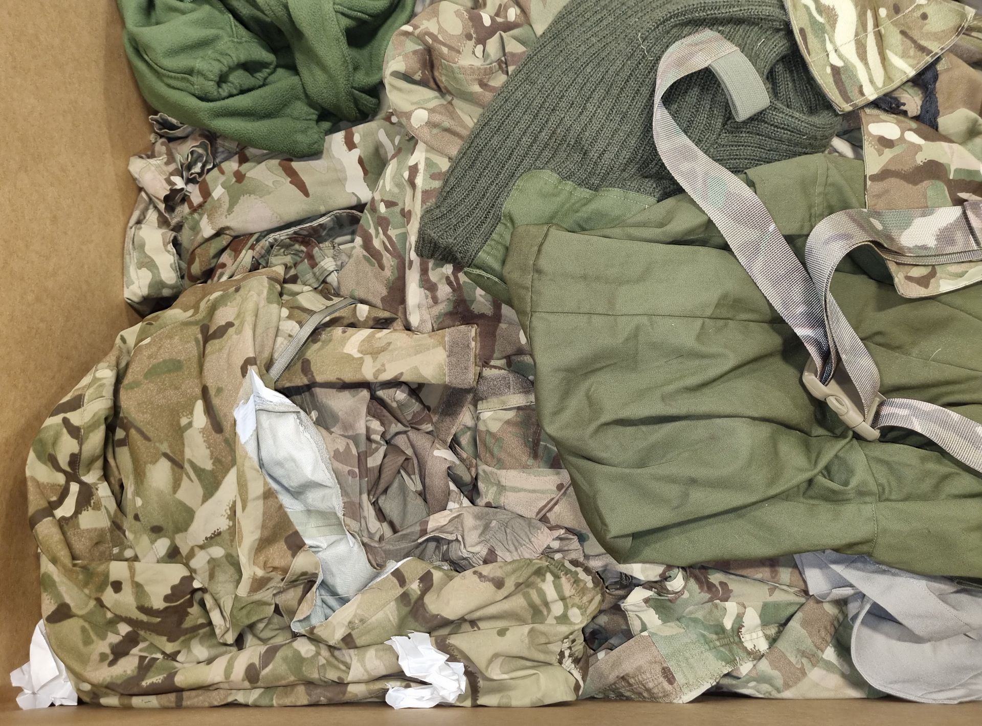 Various types of ex-military clothing - 140kg - Image 4 of 5