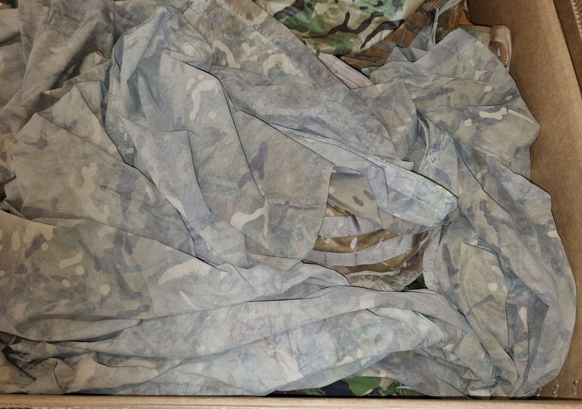 Various types of ex-military clothing - 82kg - Bild 5 aus 5