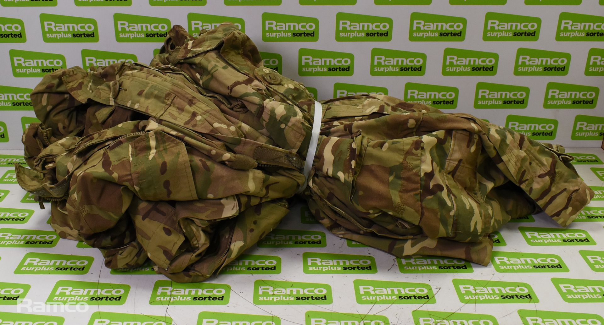 50x British Army MTP combat smocks 2 windproof - mixed grades and sizes - Image 10 of 12