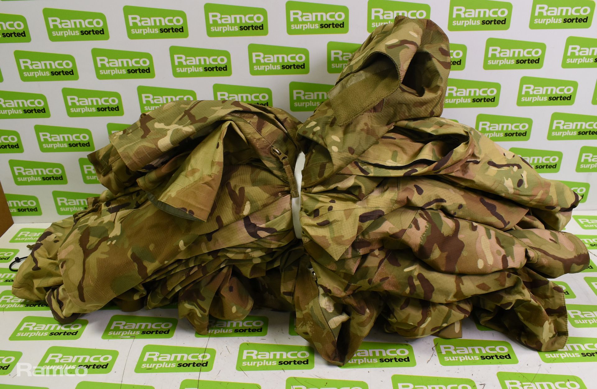80x British Army MTP waterproof lightweight jackets - mixed grades and sizes - Bild 10 aus 11