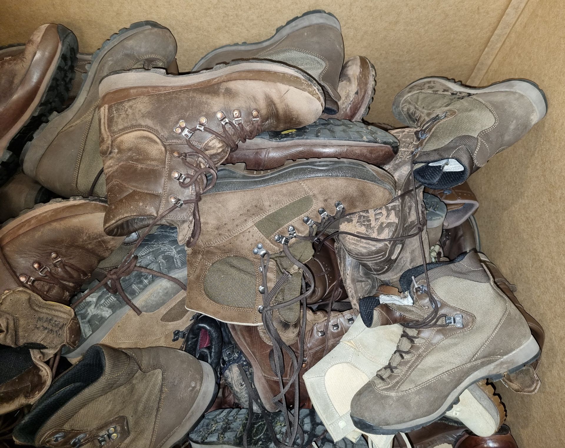 50x pairs of Various boots - Magnum Haix YDS - mixed grades and sizes - Image 3 of 5