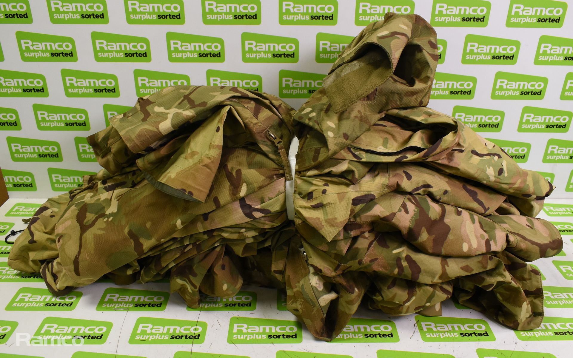 100x British Army MTP waterproof lightweight jackets - mixed grades and sizes - Bild 11 aus 11