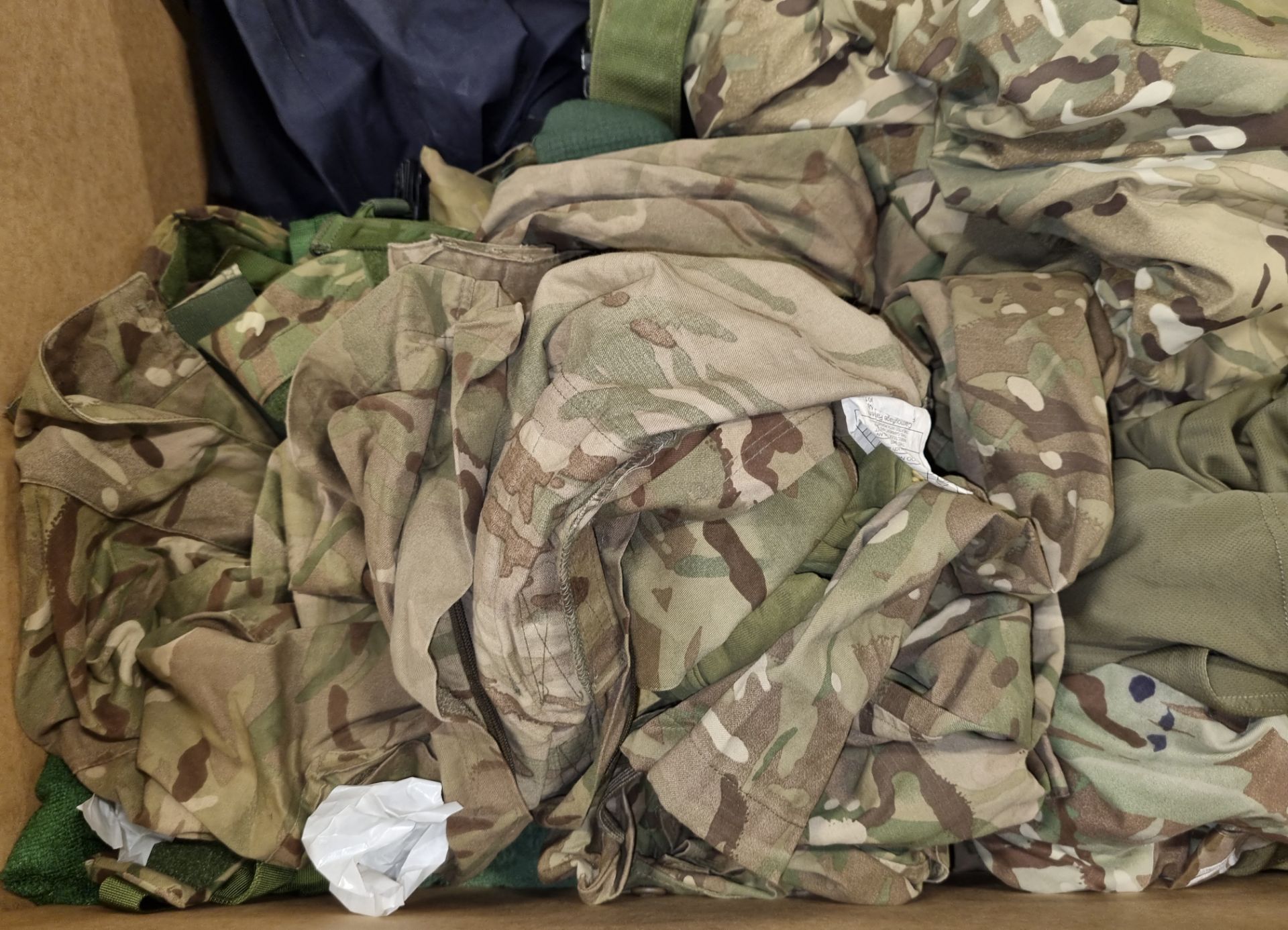 Various types of ex-military clothing - 88kg - Image 4 of 5
