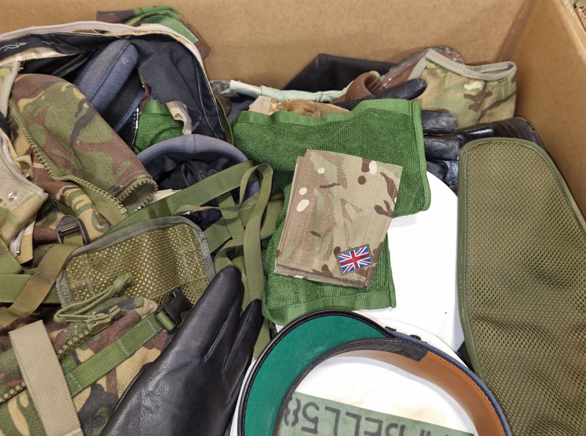 Various types of ex-military clothing - 158kg - Image 2 of 5