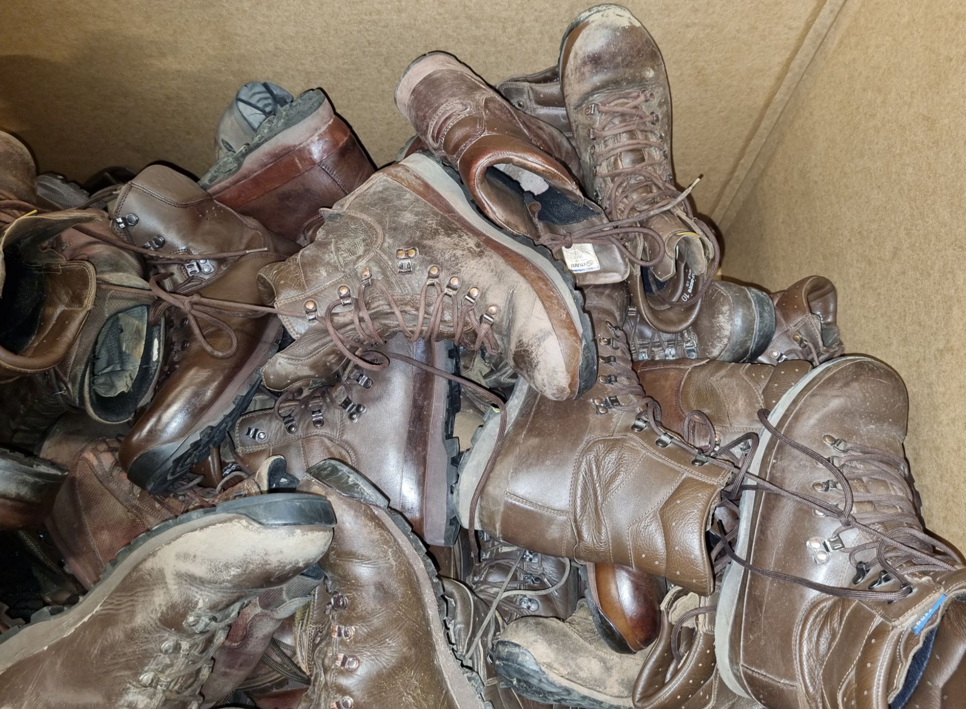 50x pairs of Various boots - Magnum Haix YDS - mixed grades and sizes - Image 3 of 5