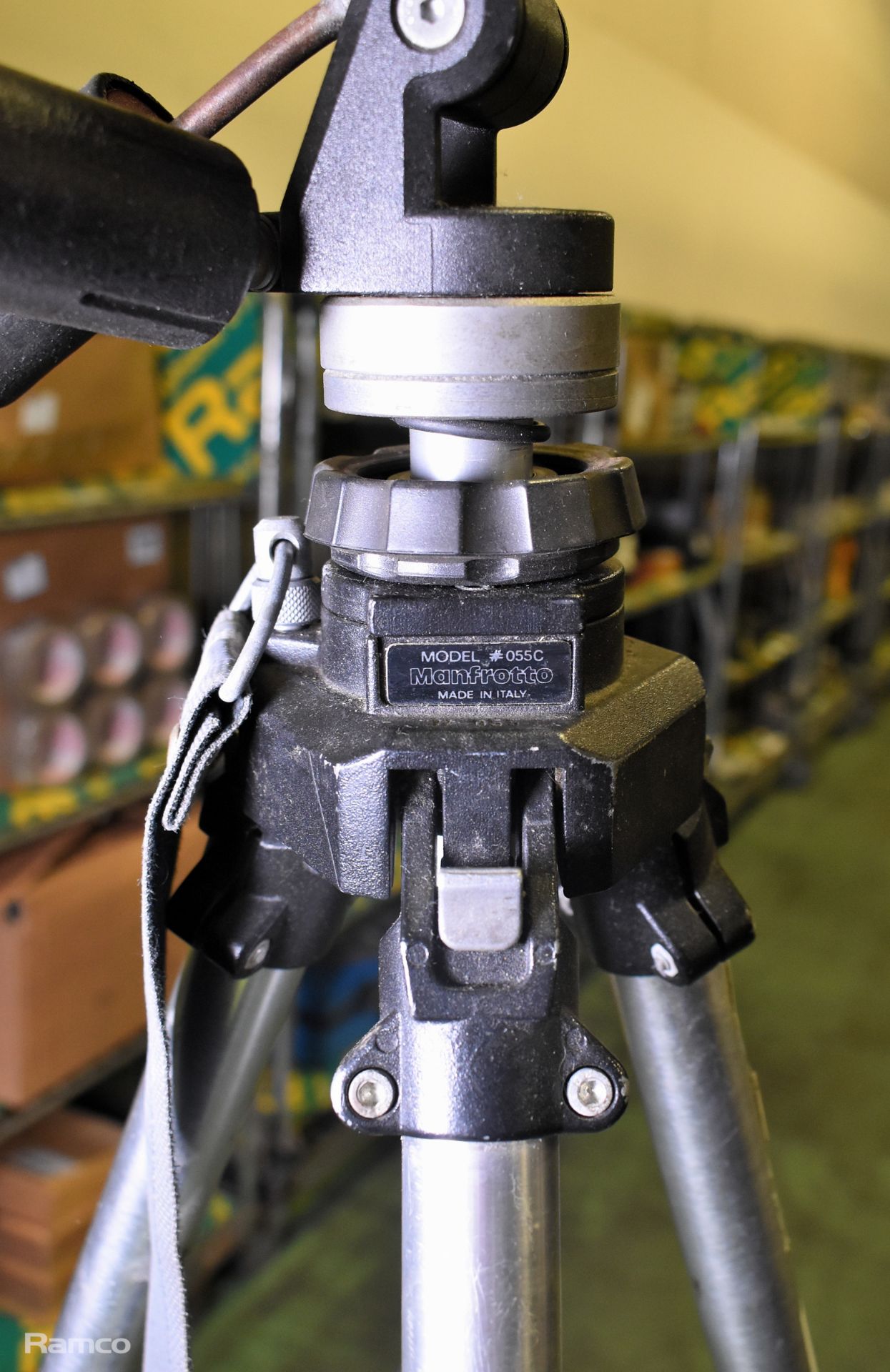 Manfrotto 055C professional extendable camera tripod with 141RC head - Bild 5 aus 6