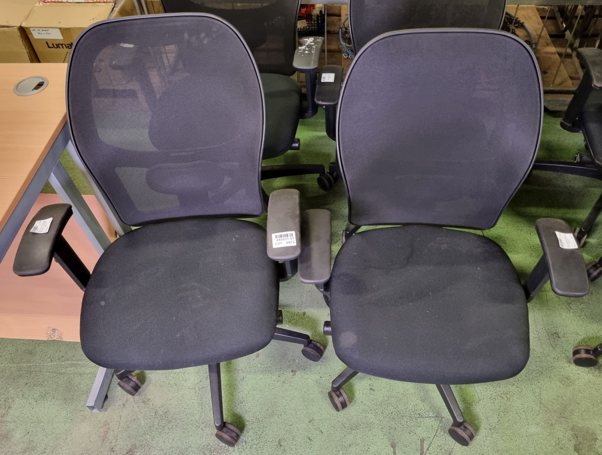 Various mesh back office chairs - details in description - Image 2 of 4