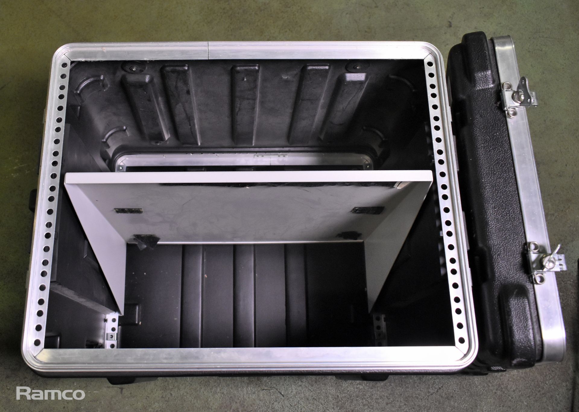 SBK 8U rack case with divider - L 510 x W 410 x H 570mm - Image 4 of 5