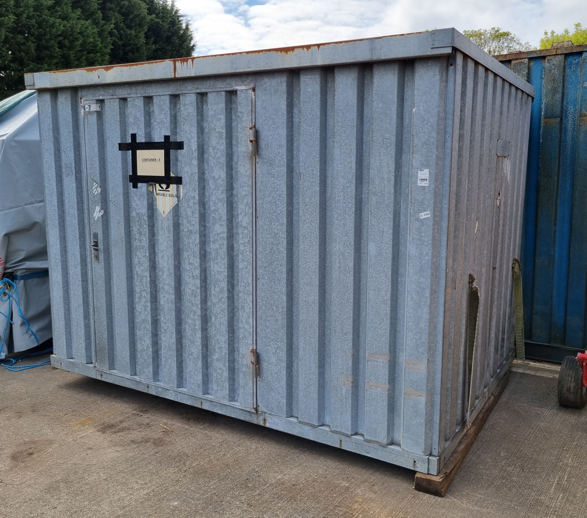 10ft x 7ft empty container - single door with key lock - DAMAGED ROOF - Image 2 of 9